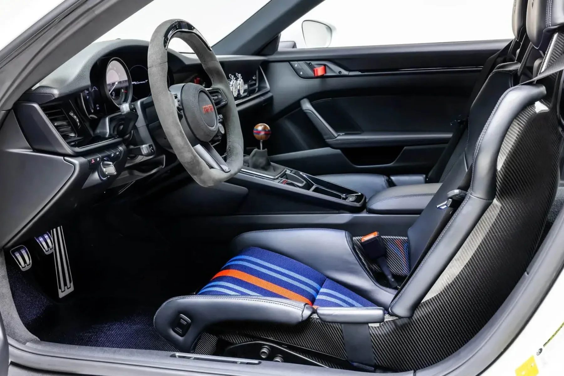 Rezvani Retro RR1: 935 nostalgija na 992 – do 750 hp (559 kW), karbon in ročni menjalnik