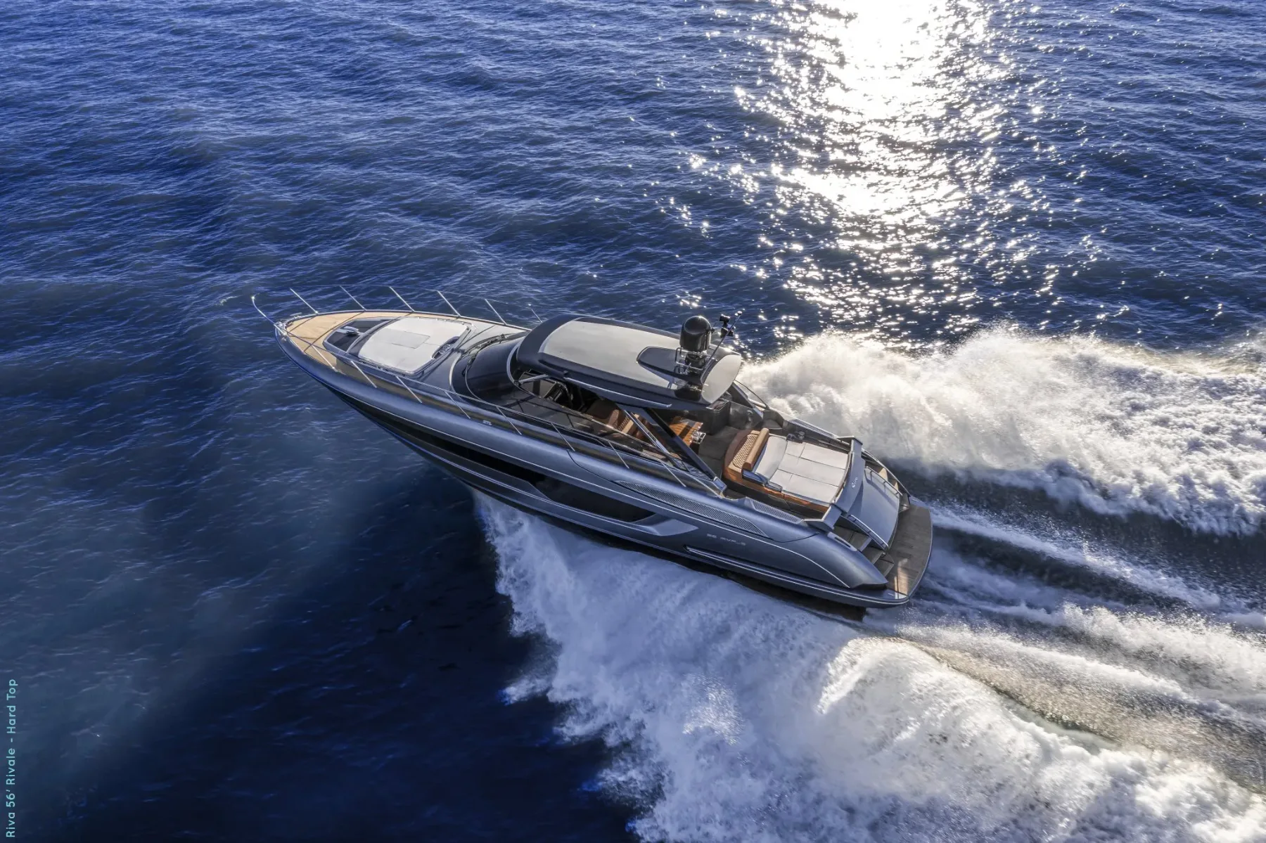 Riva 56′ Rivale: Italijanska eleganca in strast na valovih