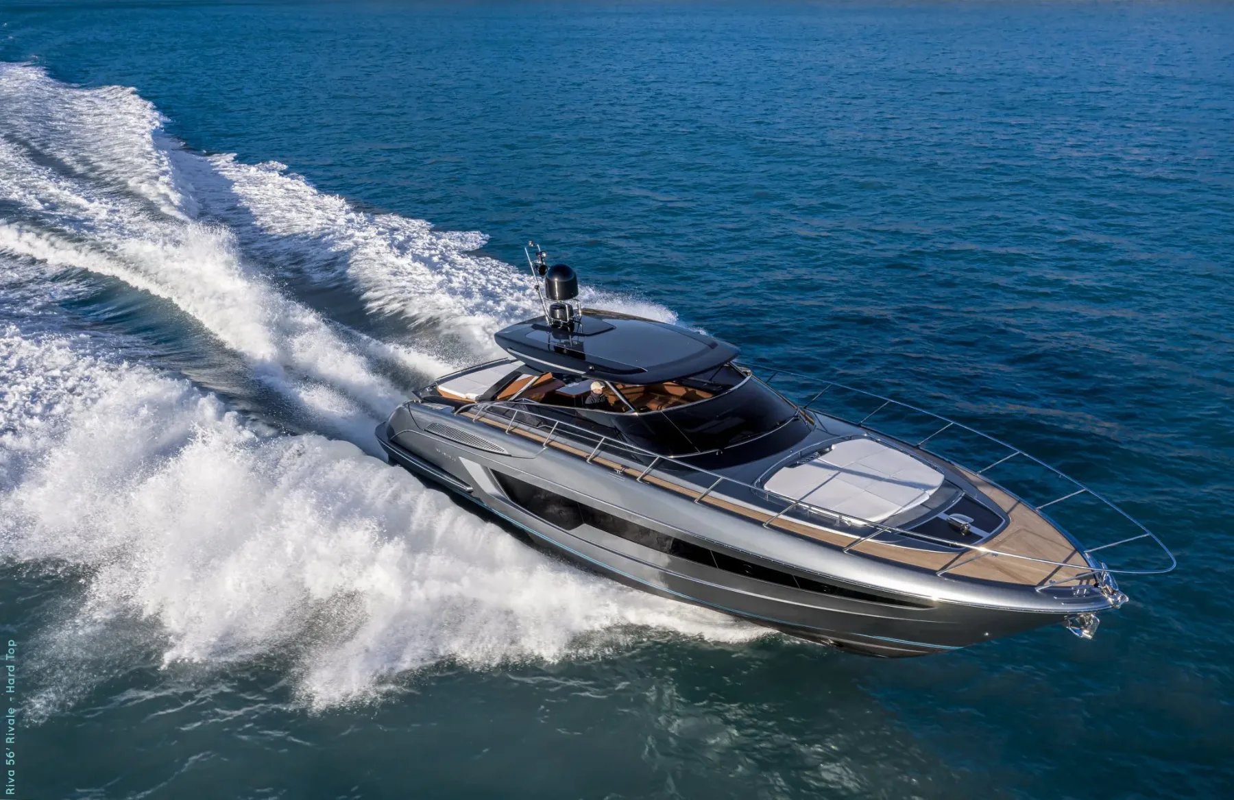 Riva 56′ Rivale: Italijanska eleganca in strast na valovih