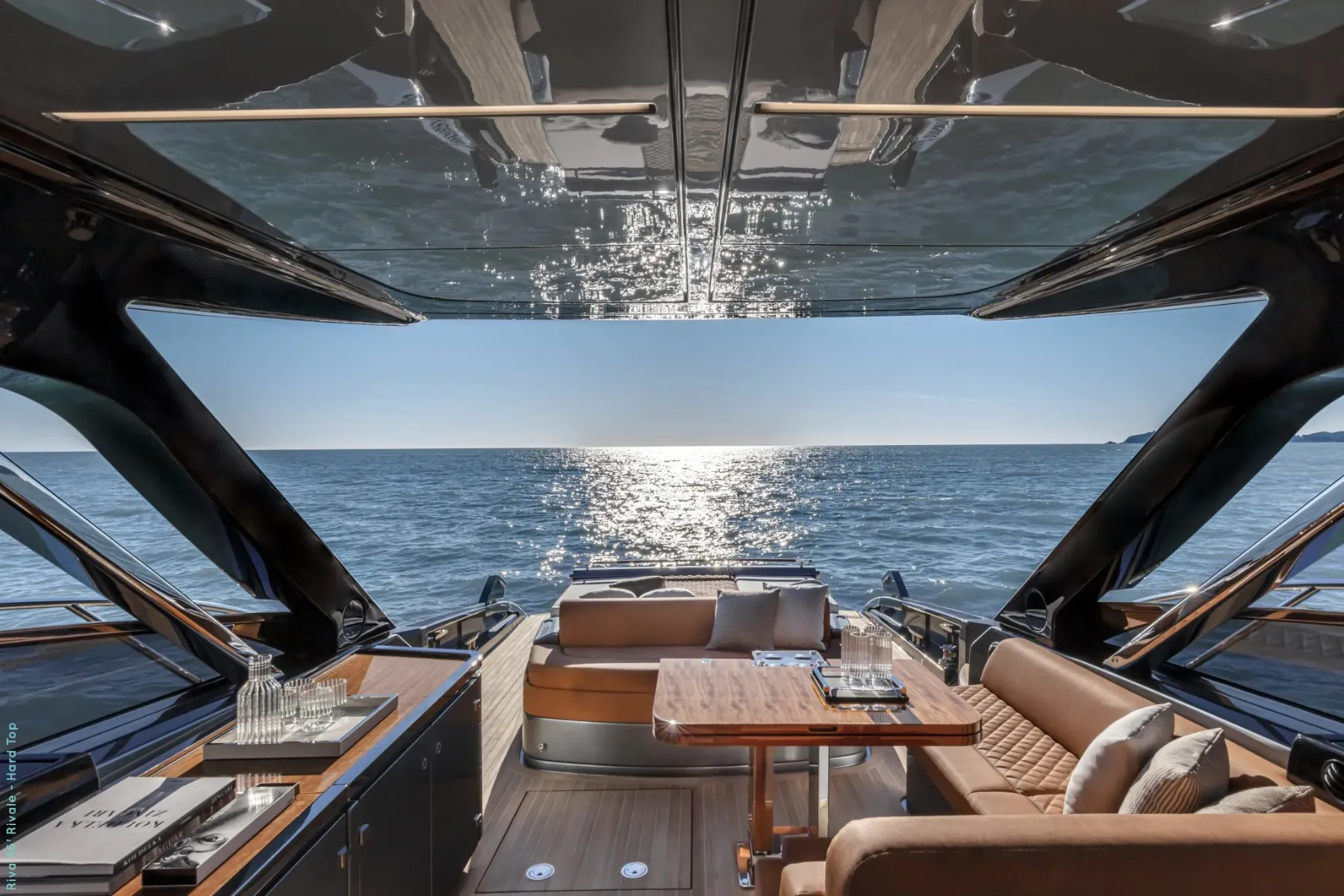 Riva 56′ Rivale: Italijanska eleganca in strast na valovih