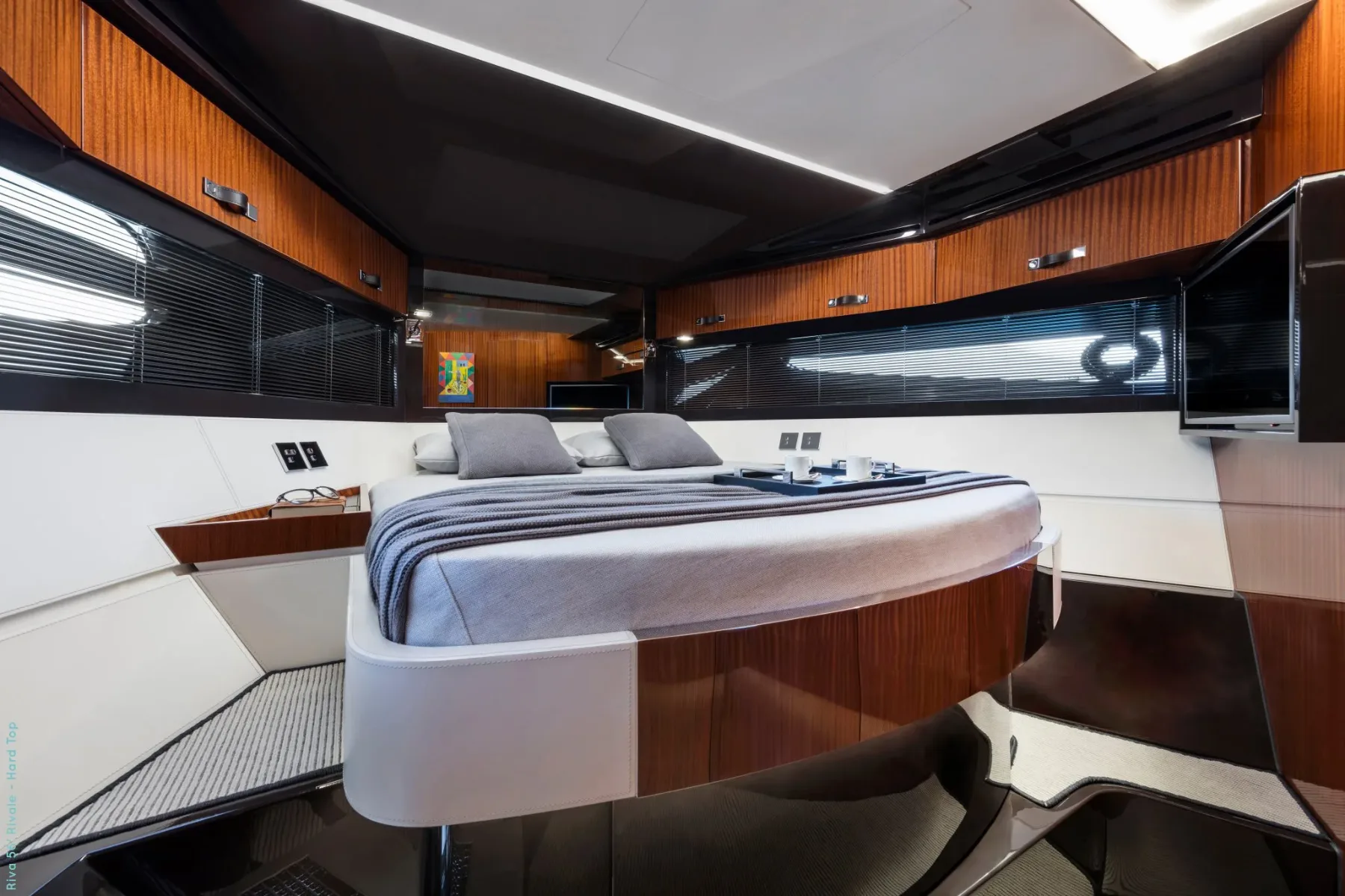Riva 56′ Rivale: Italijanska eleganca in strast na valovih