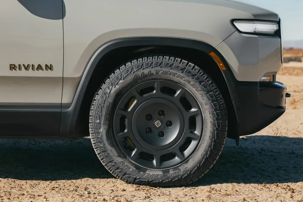 Rivian California Dune Edition R1S in R1T – pustolovski električni terenci v omejeni seriji