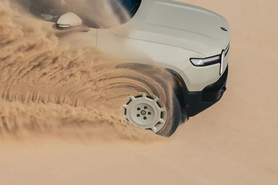 Rivian California Dune Edition R1S in R1T – pustolovski električni terenci v omejeni seriji