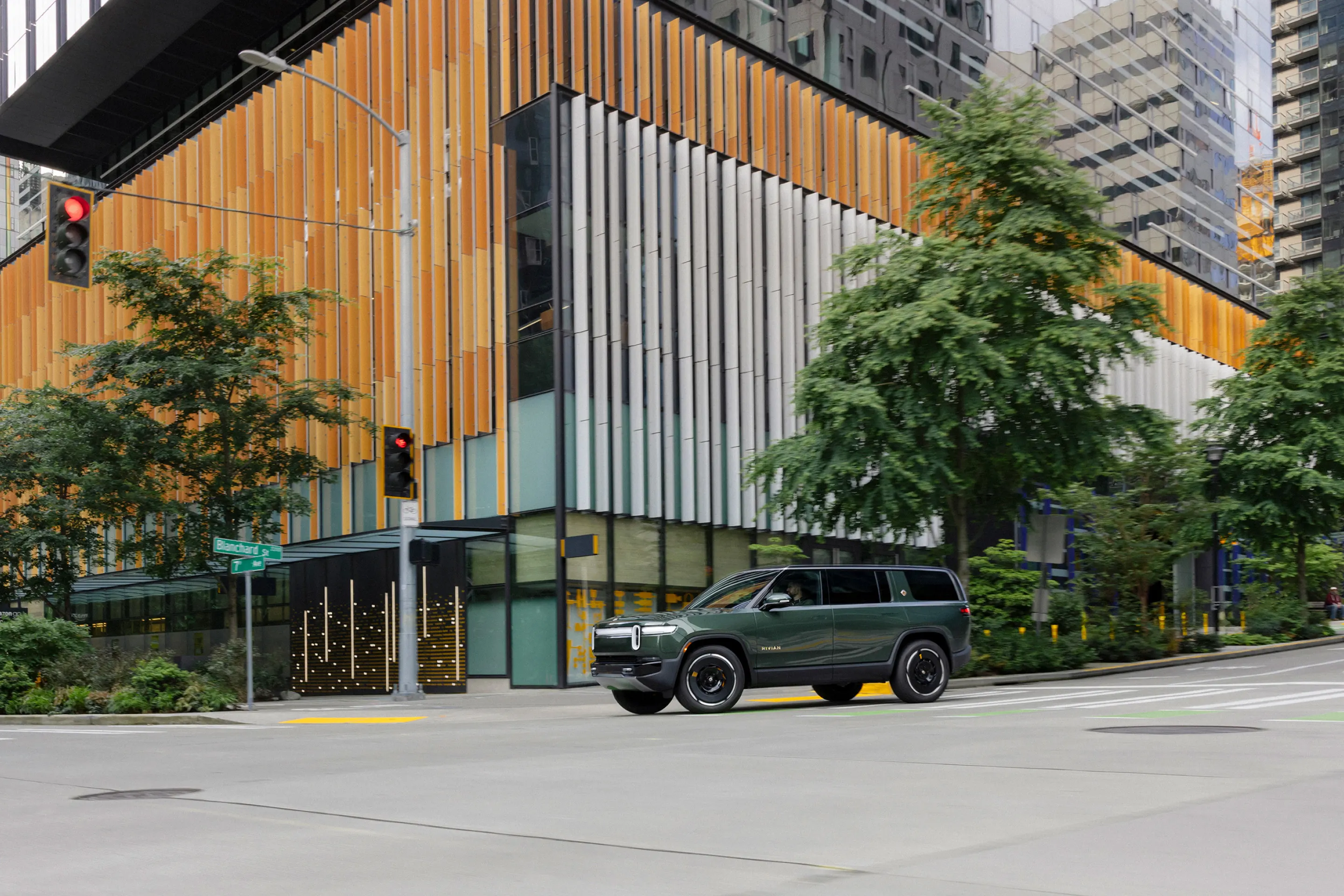 Rivian pripravil kar 1,000-konjskih moči za modela Rivian R1T in Rivian R1S za modelno leto 2025