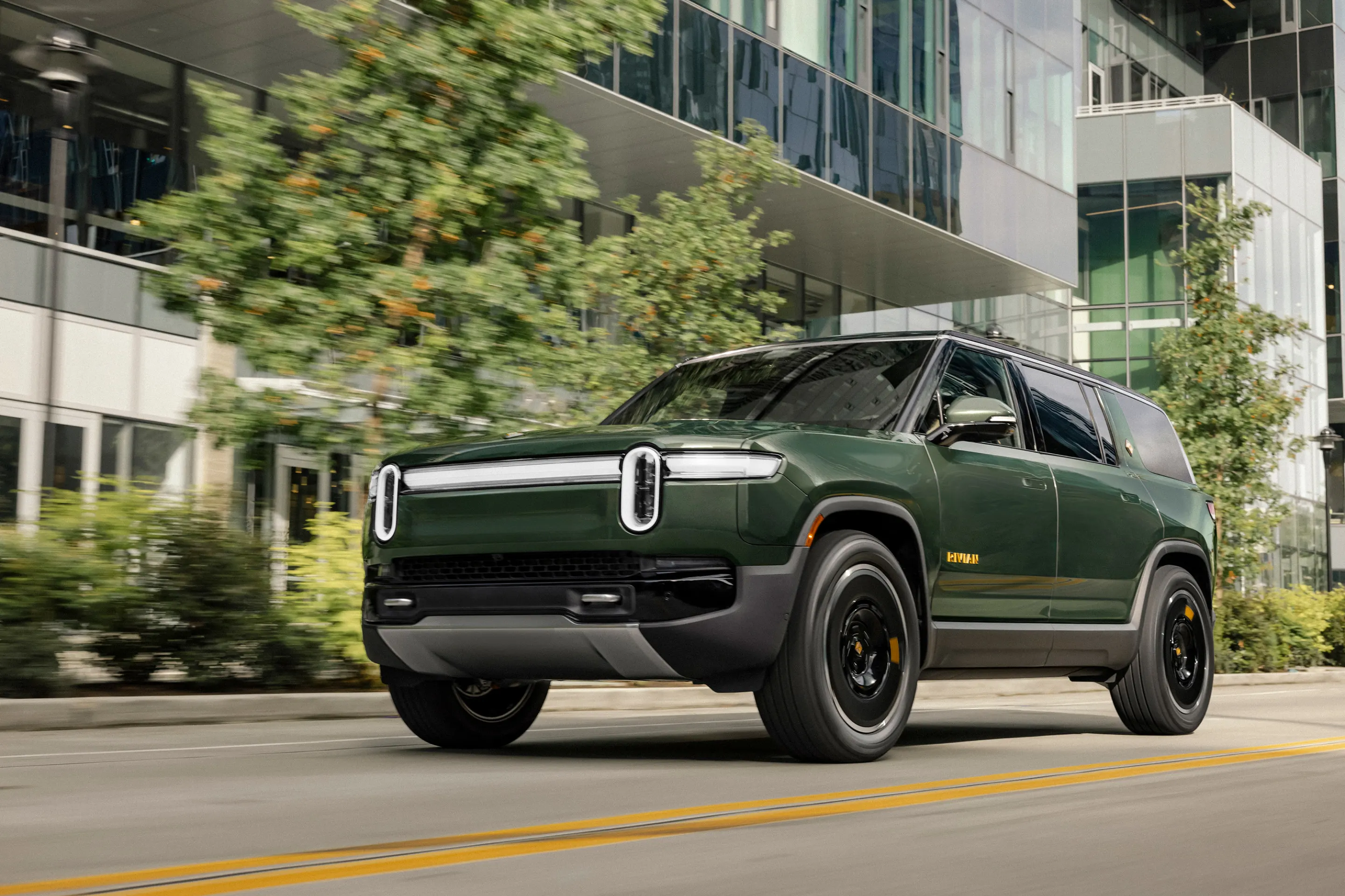 Rivian pripravil kar 1,000-konjskih moči za modela Rivian R1T in Rivian R1S za modelno leto 2025