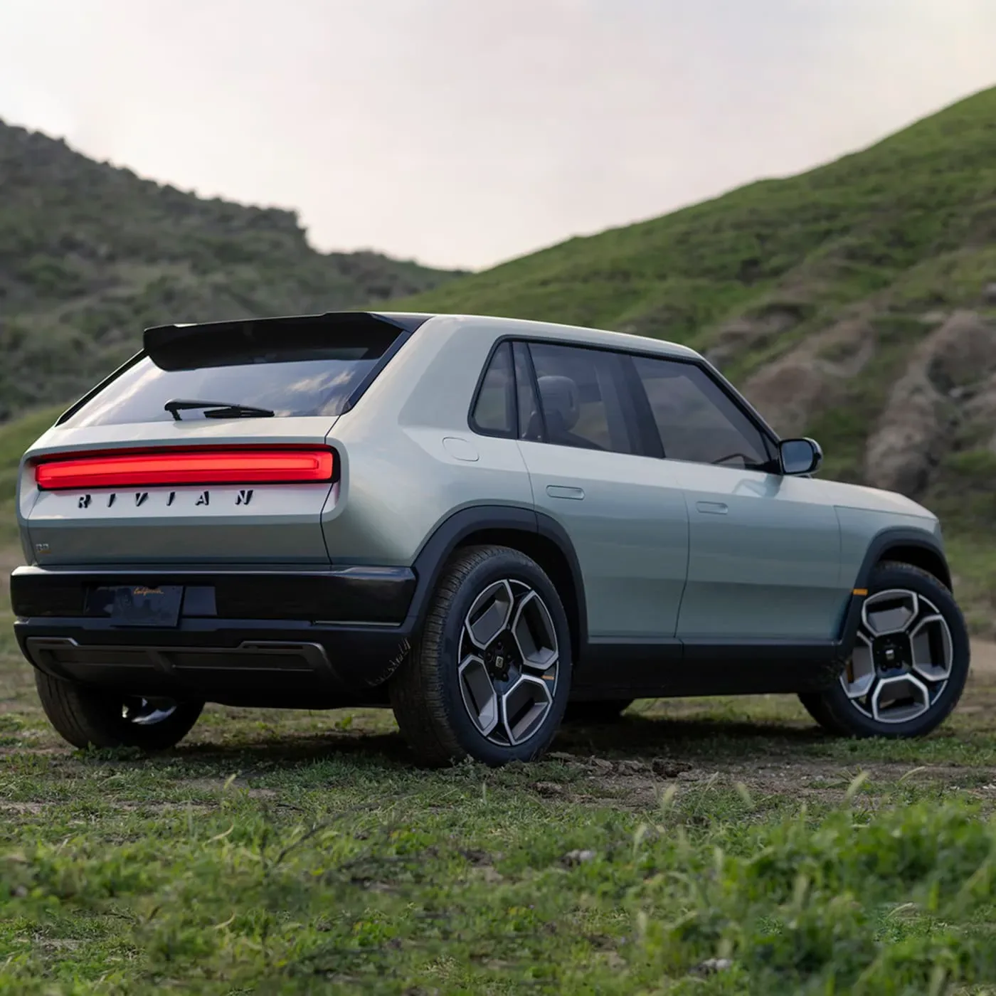 Rivian R2: Električni SUV, ki bo stresel Evropo – prihod leta 2026 za 40.000 evrov