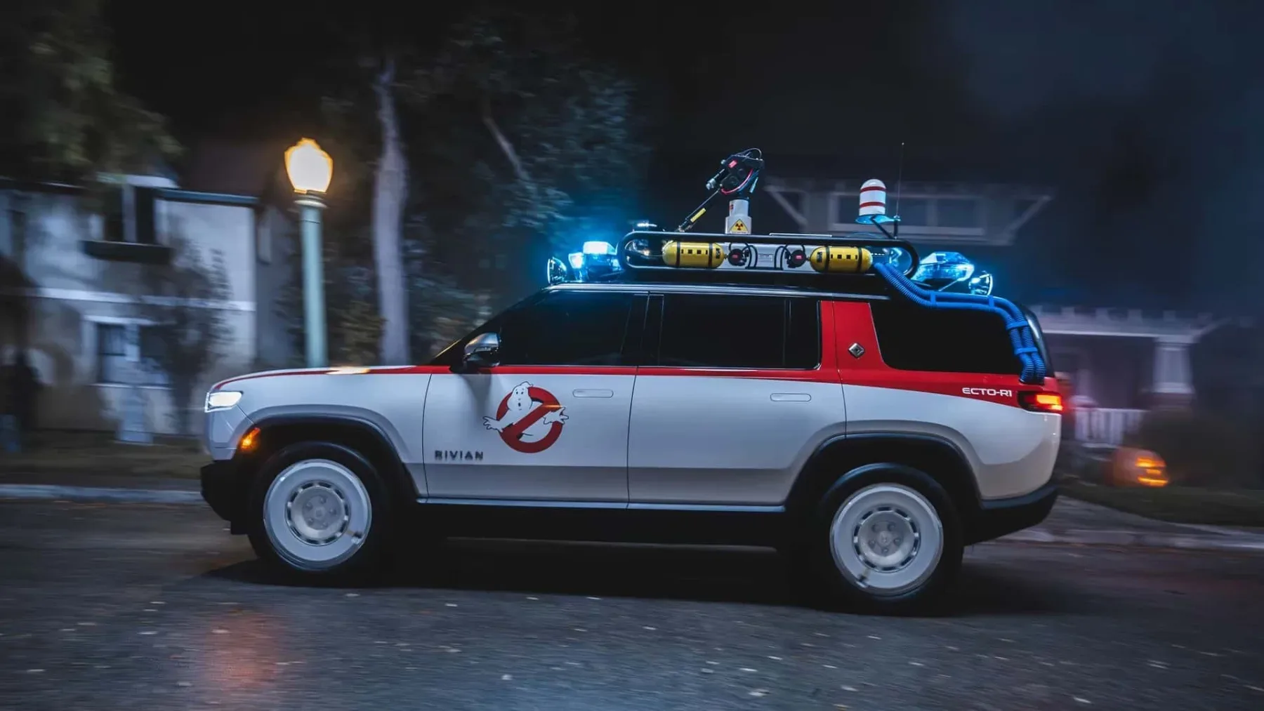 Rivian Ecto-R1: Ko se električni SUV s 623 kW prelevi v kultni Ghostbusters z Billom Murrayem