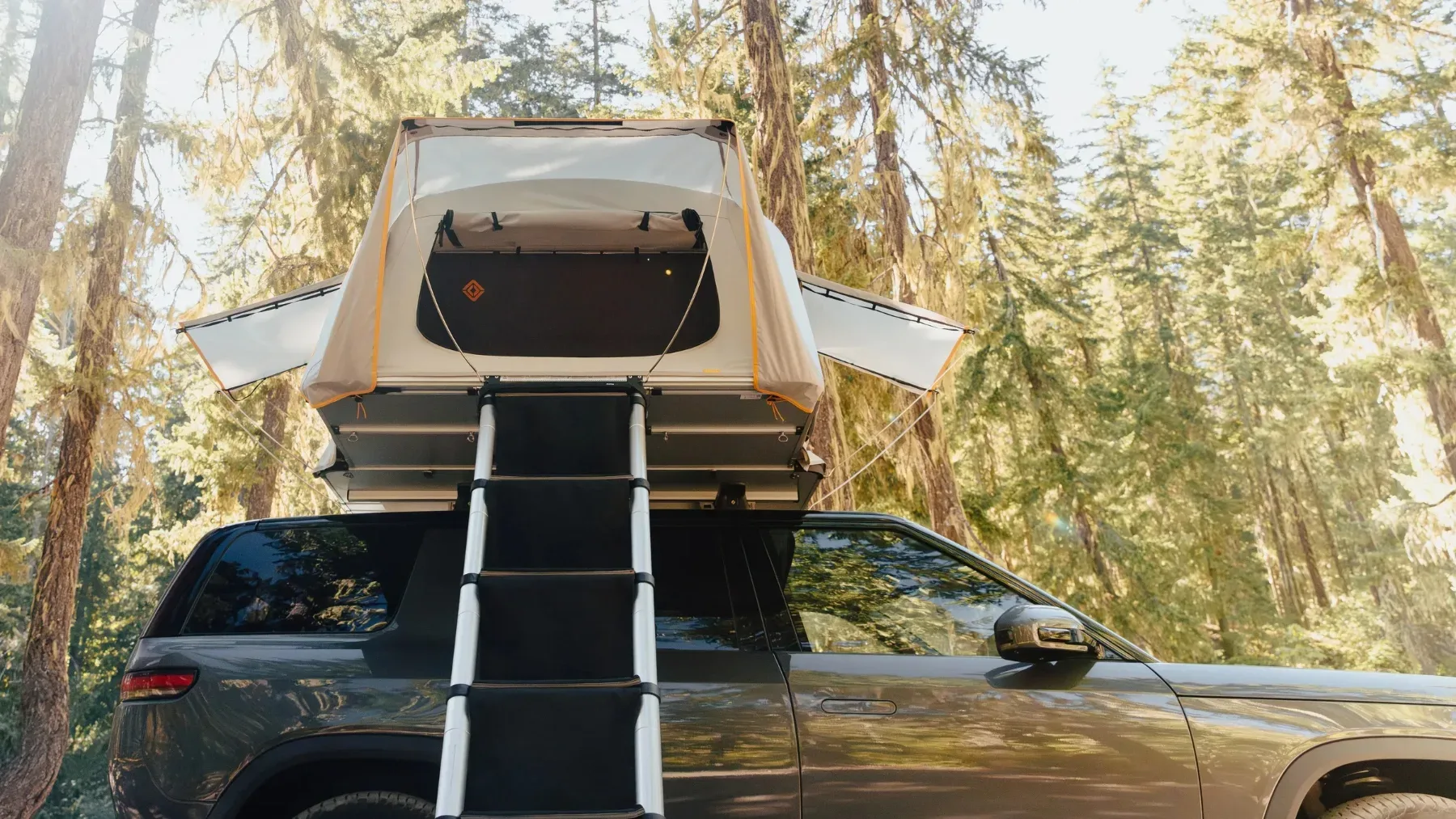 Rivian x iKamper Skycamp 4.0 DLX: Luksuzni strešni penthouse za električne pustolovce z globokim žepom