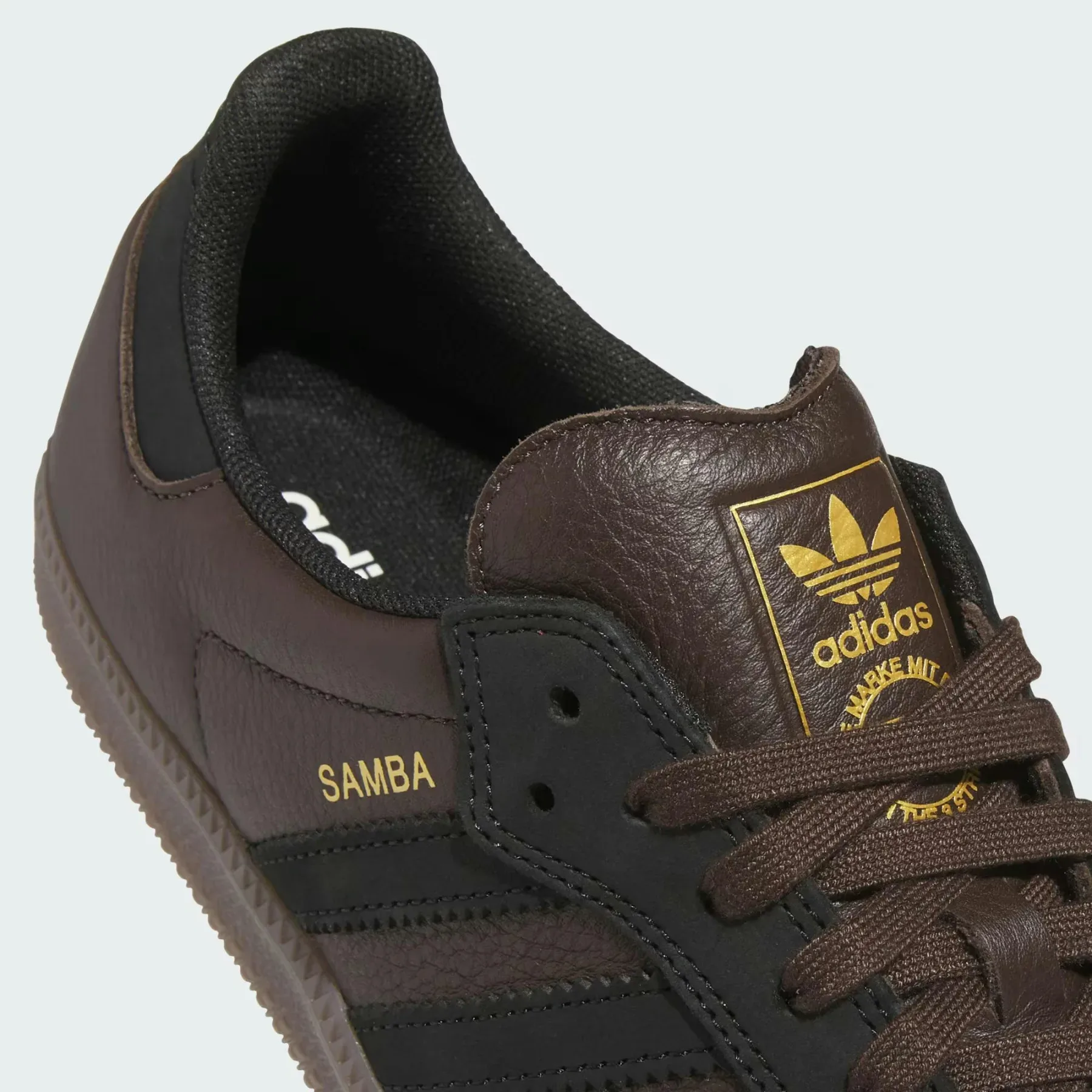 Rjava je nova črna: Legendarna adidas Samba ADV osvaja ulice v bogati čokoladni preobleki