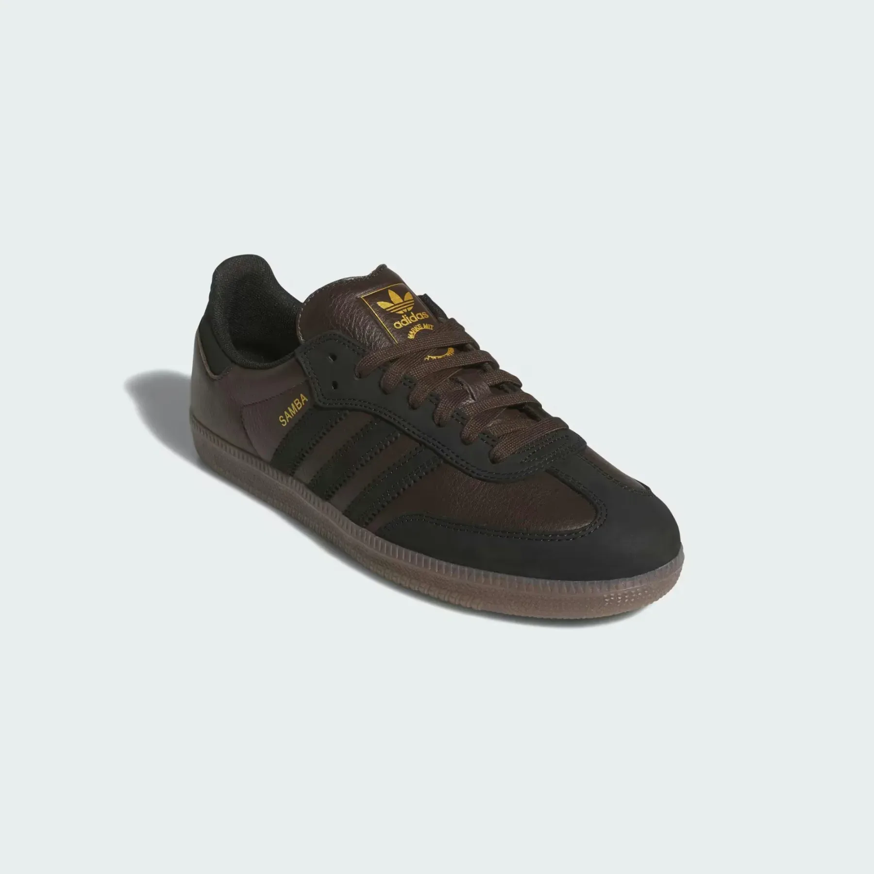 Rjava je nova črna: Legendarna adidas Samba ADV osvaja ulice v bogati čokoladni preobleki