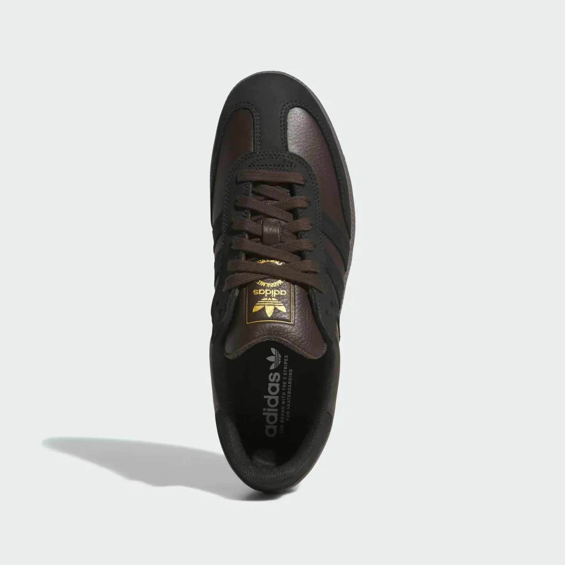 Rjava je nova črna: Legendarna adidas Samba ADV osvaja ulice v bogati čokoladni preobleki