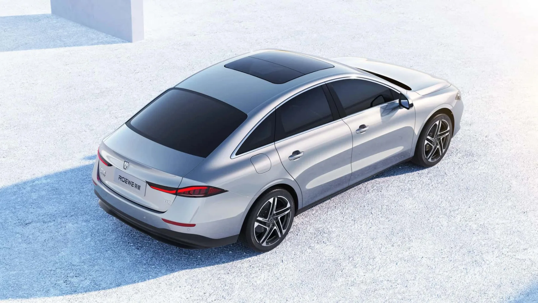 Roewe D7 DMH: Kitajski plug-in hibrid, ki prestavlja meje mogočega – brez polnjenja do 2.200 km!