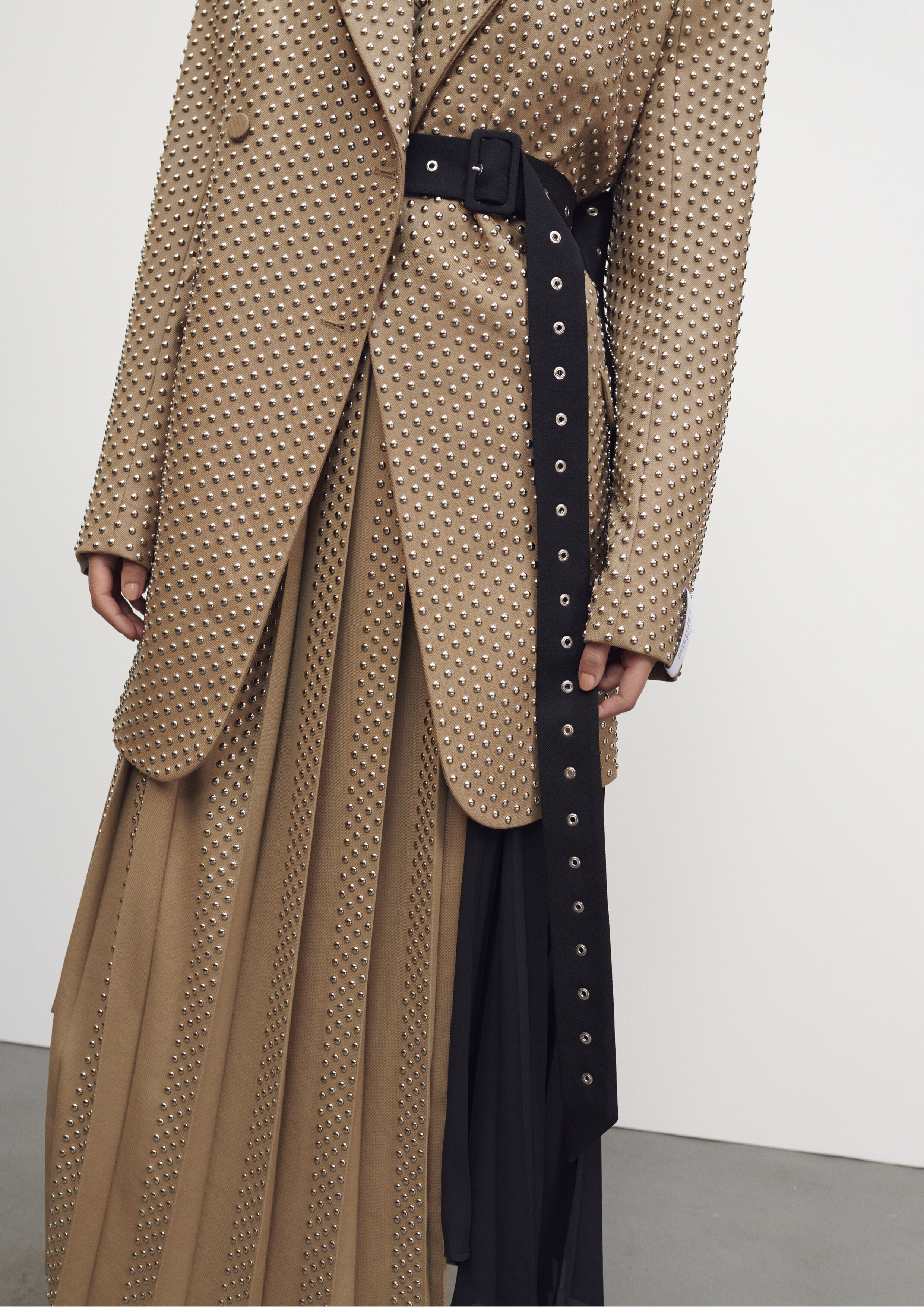 Rokh & H&M: Nov val korejske elegance s pridihom minimalizma in funkcionalnosti