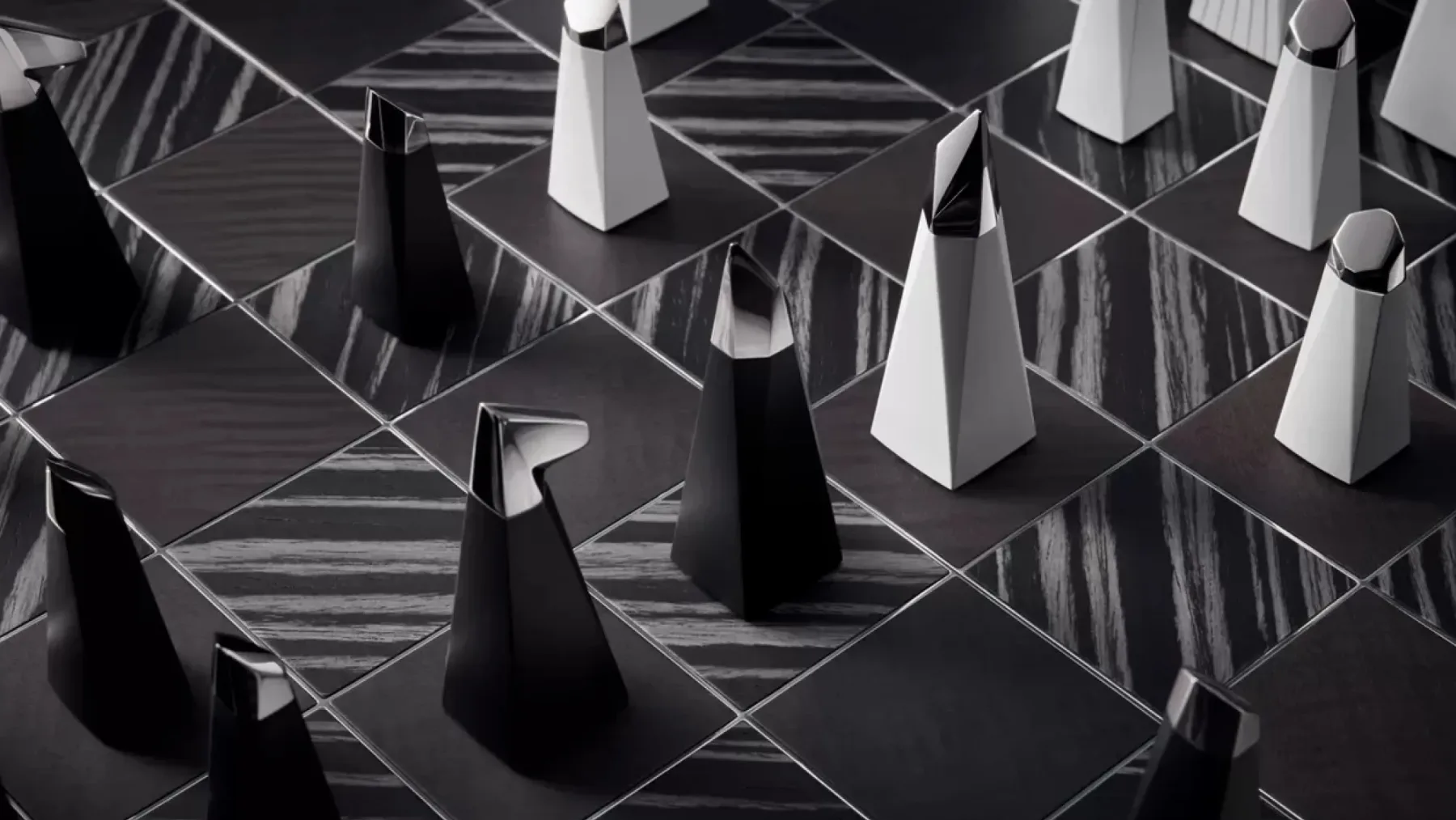 Rolls-Royce Chess Set: Rolls-Royce predstavil šahovski komplet, ki prekipeva od luksuza in inženirskega perfekcionizma