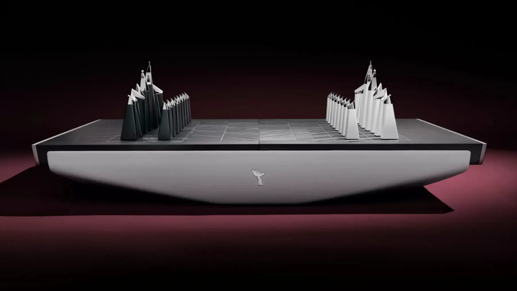 Rolls-Royce Chess Set: Rolls-Royce predstavil šahovski komplet, ki prekipeva od luksuza in inženirskega perfekcionizma