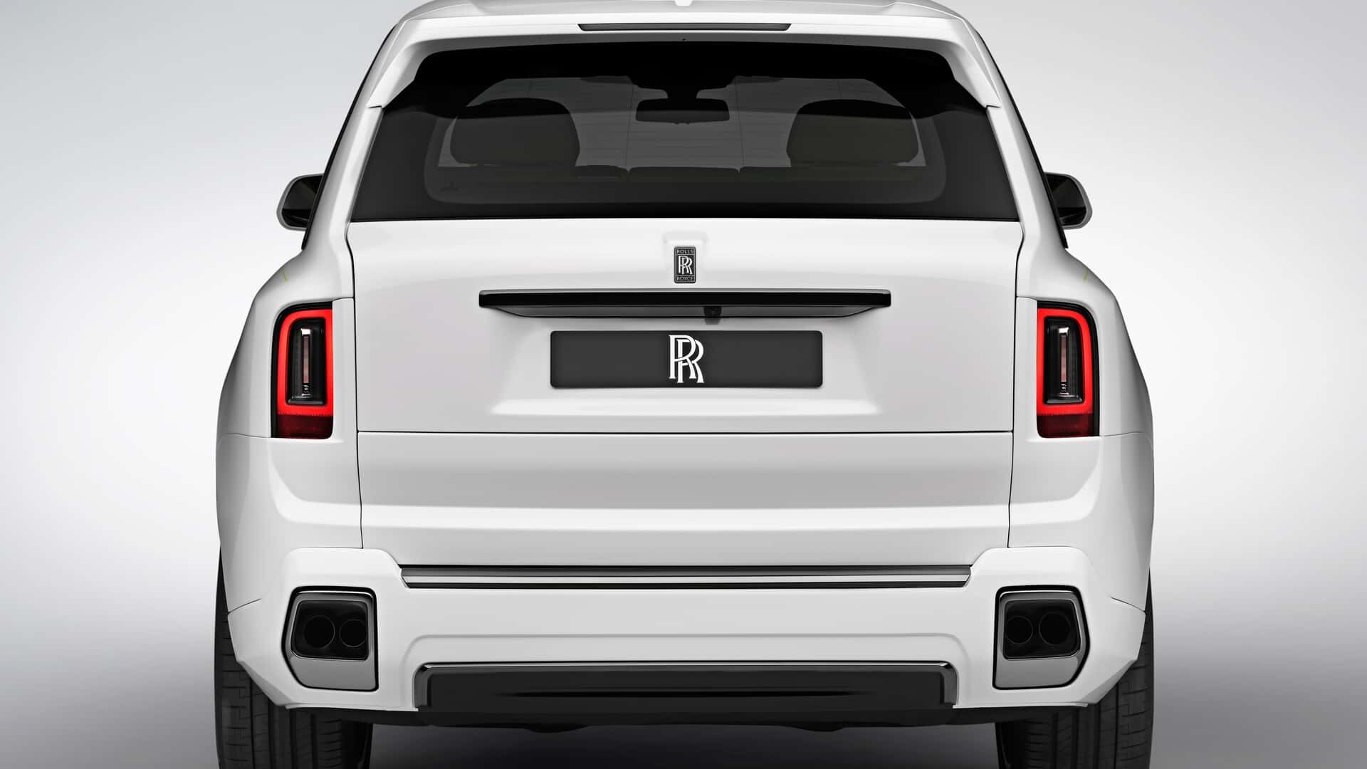 Rolls-Royce Cullinan 2025: Kralj med SUV-ji na ostrini rezila – koplastična operacija ne uspe