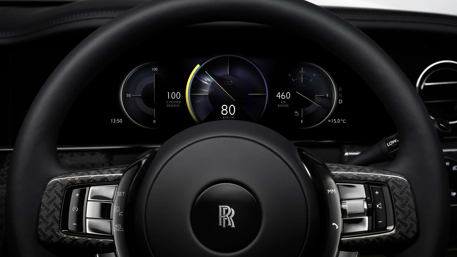 Rolls-Royce Cullinan 2025: Kralj med SUV-ji na ostrini rezila – koplastična operacija ne uspe