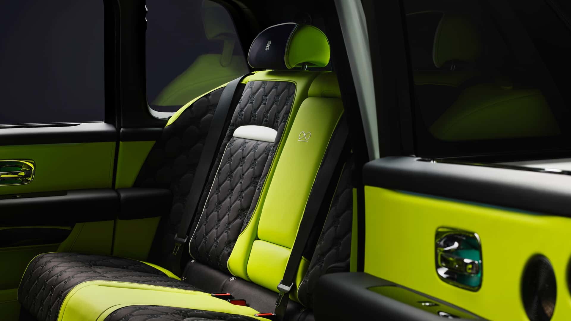 Rolls-Royce Cullinan 2025: Kralj med SUV-ji na ostrini rezila – koplastična operacija ne uspe