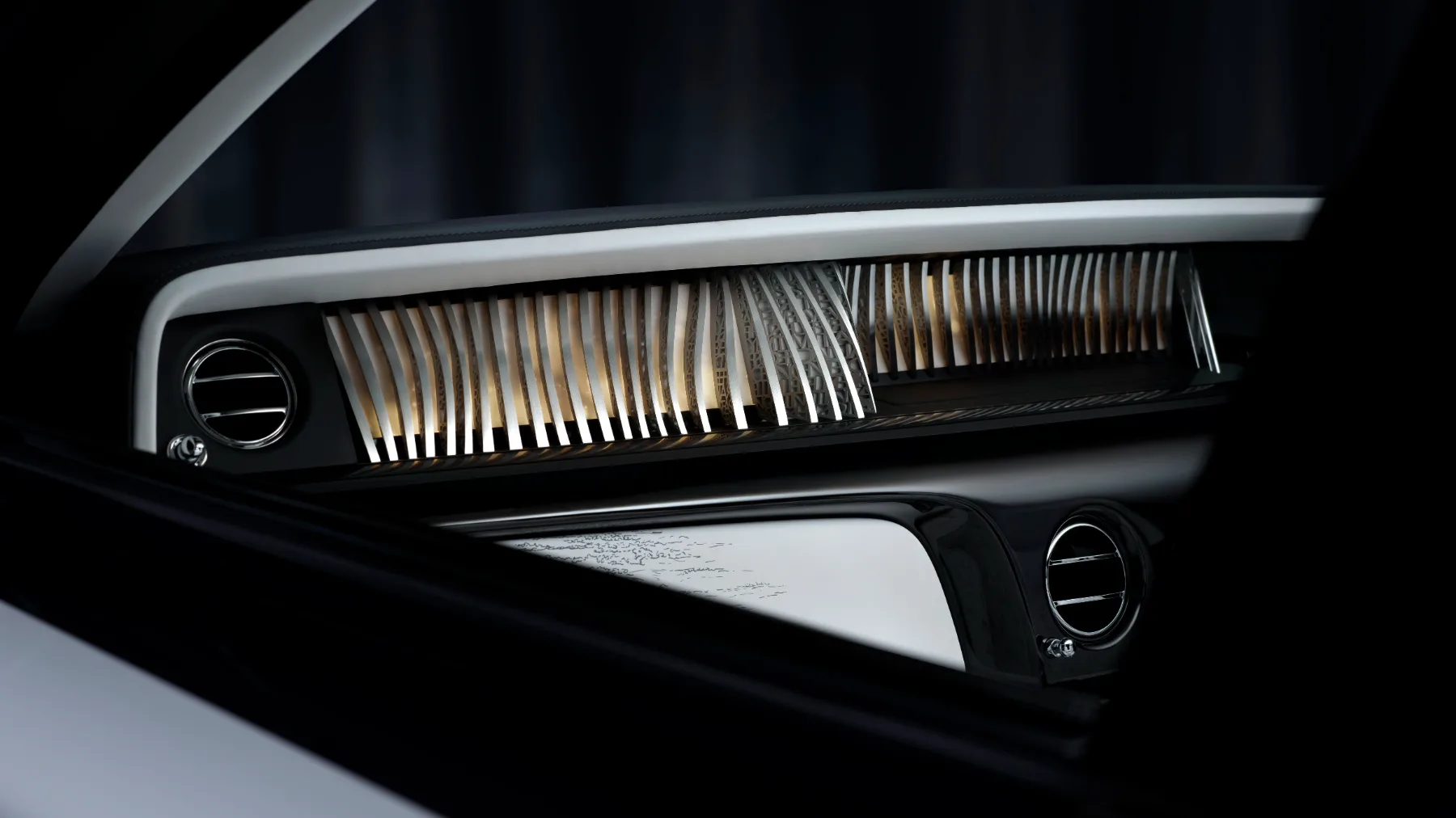 Rolls-Royce Phantom Centenary Private Collection – Stoletje, prelito v zlato, šivano s sanjami