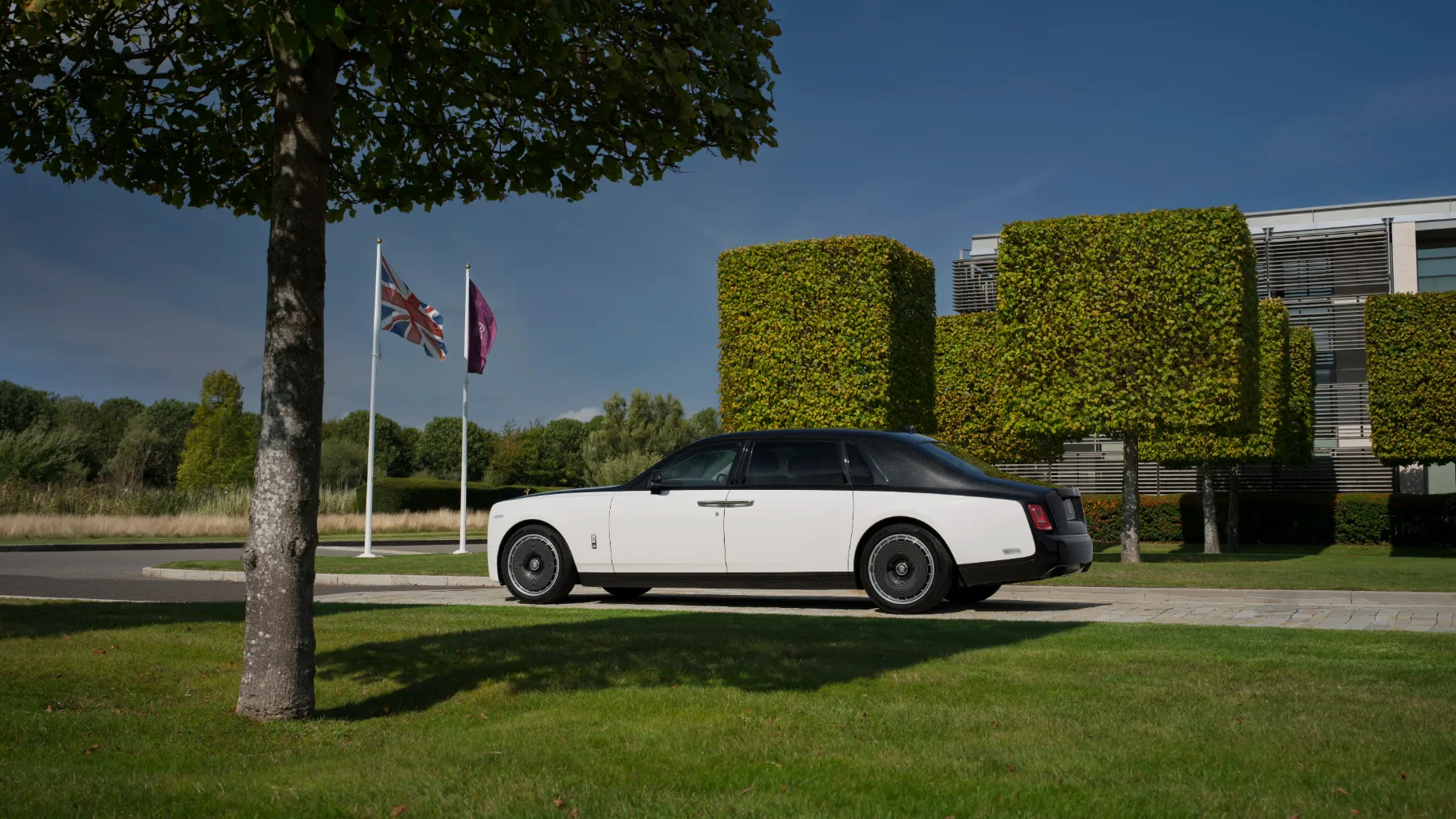 Rolls-Royce Phantom Centenary Private Collection – Stoletje, prelito v zlato, šivano s sanjami