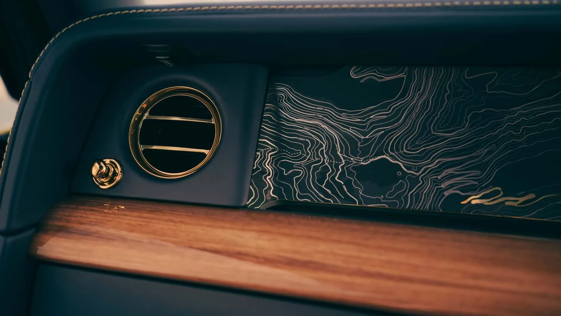 Rolls-Royce Phantom Goldfinger – Poklon zati eri Jamesa Bonda