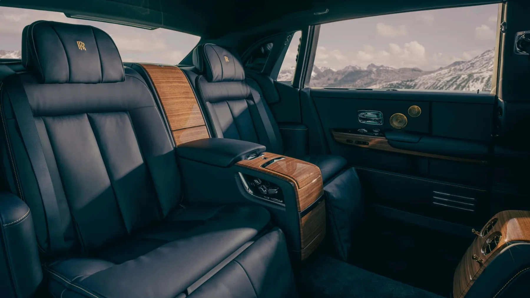 Rolls-Royce Phantom Goldfinger – Poklon zati eri Jamesa Bonda