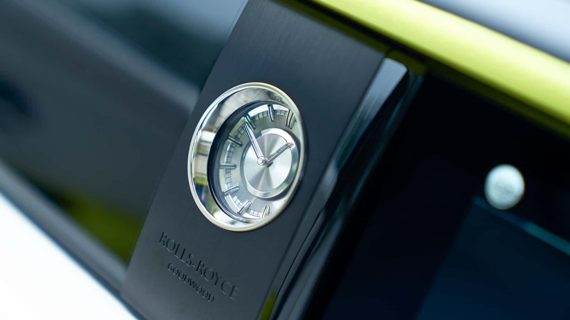 Rolls-Royce Spectre: električna senzacija luksuza na Salon Privé 2023