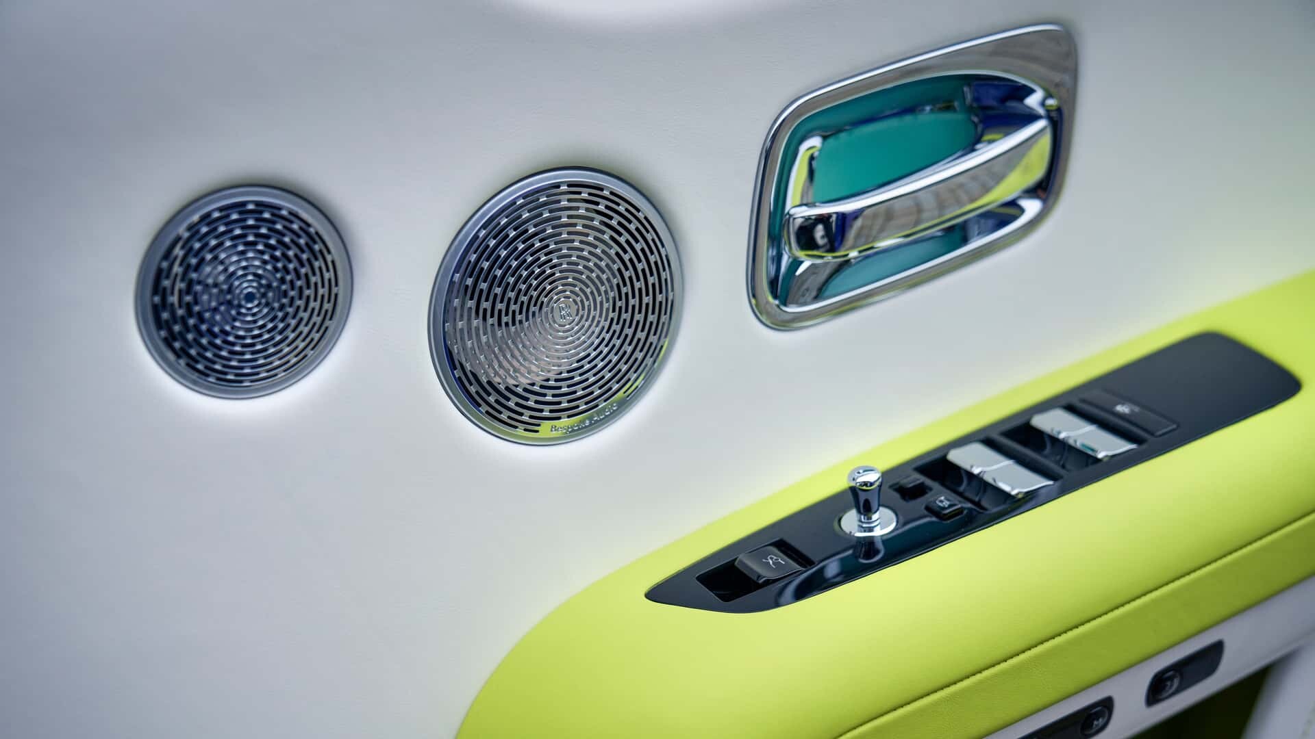 Rolls-Royce Spectre: električna senzacija luksuza na Salon Privé 2023