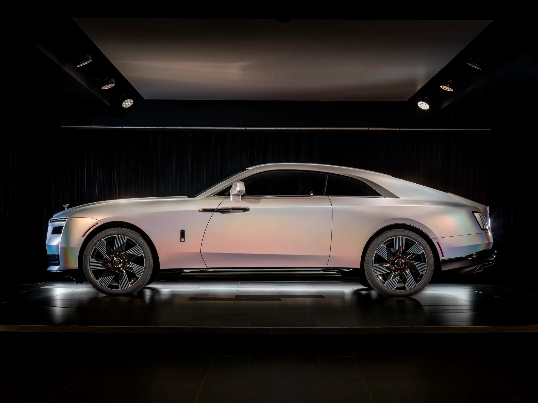 Rolls-Royce Spectre Lunaflair: Ko luksuz postane umetnost
