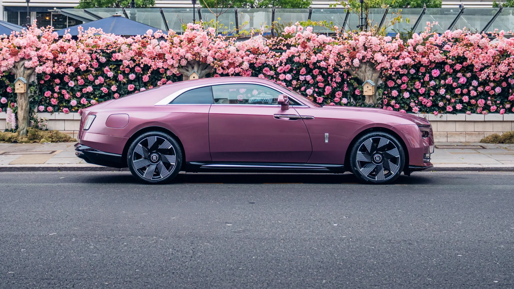 Rolls-Royce Spectre Velvet Orchid – Električna orhideja, ki diši po prestižu