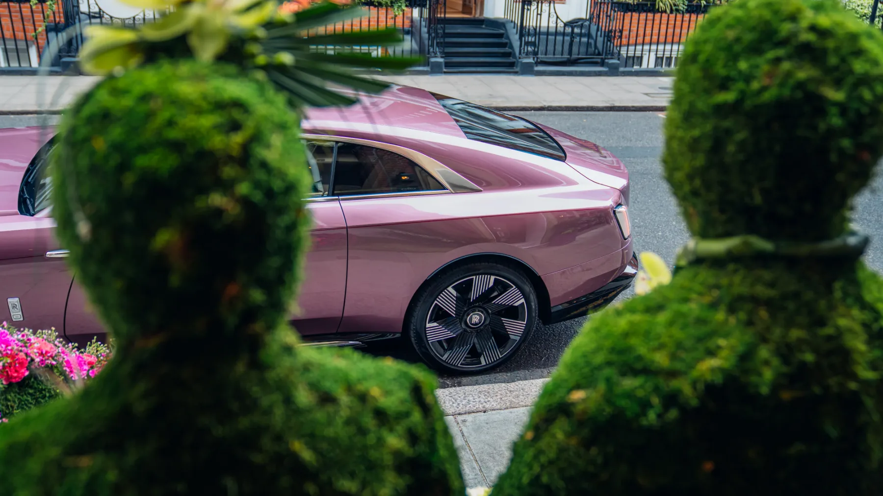 Rolls-Royce Spectre Velvet Orchid – Električna orhideja, ki diši po prestižu