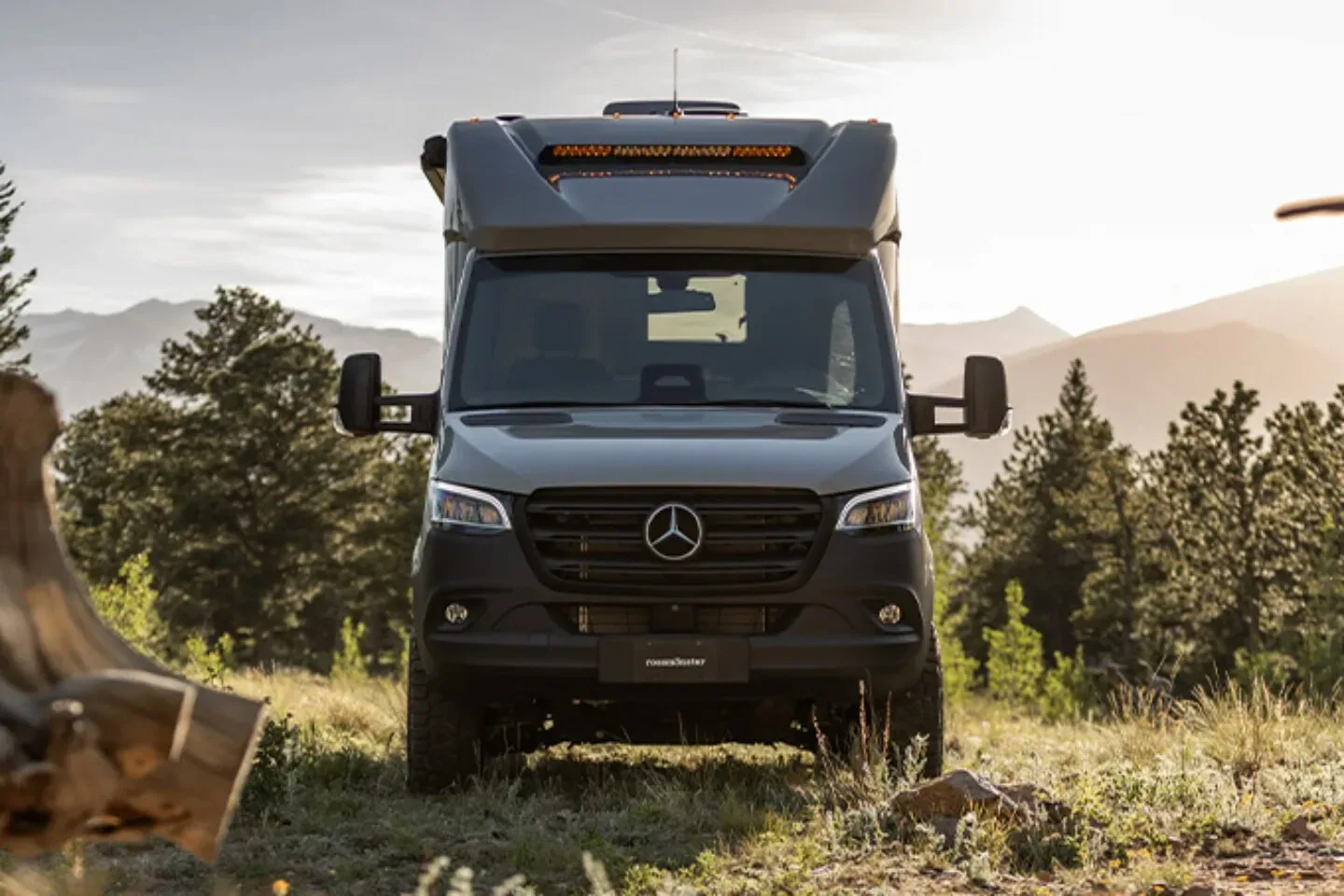 Rossmönster Loft: prvi ameriški kamper z enodelno kompozitno lupino na Sprinterju 4×4