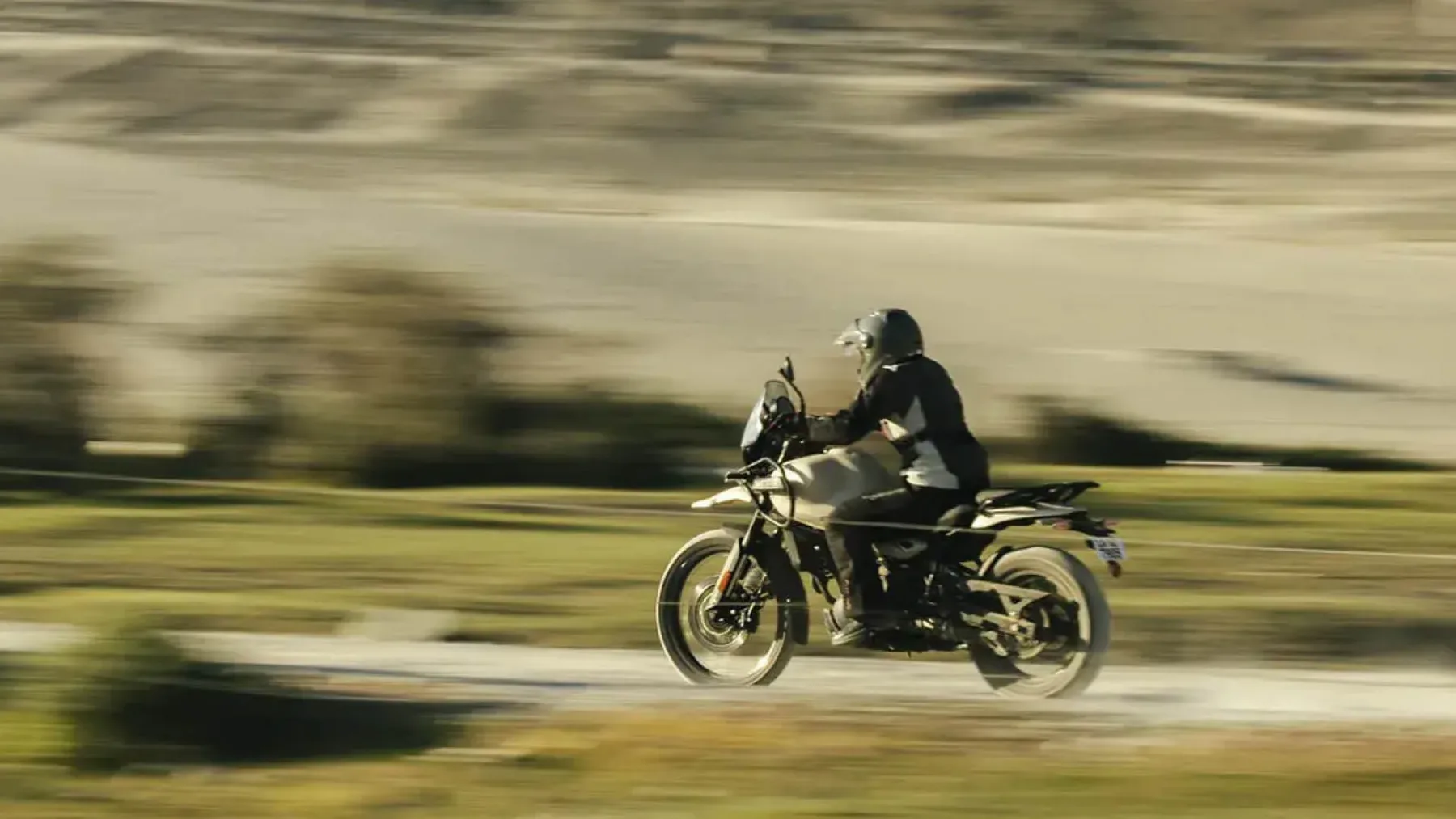 Royal Enfield Himalayan 450: švicarski nož med motorji za vsak dan in vsako pot