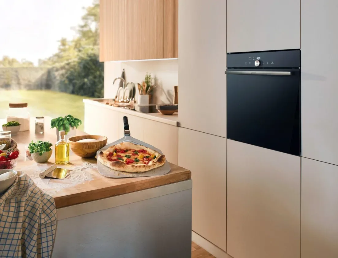 S pečico Gorenje PizzaPlus bo vaša kuhinja dom pice