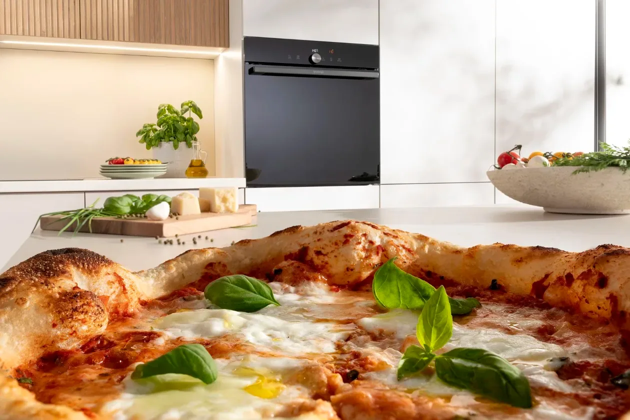 S pečico Gorenje PizzaPlus bo vaša kuhinja dom pice