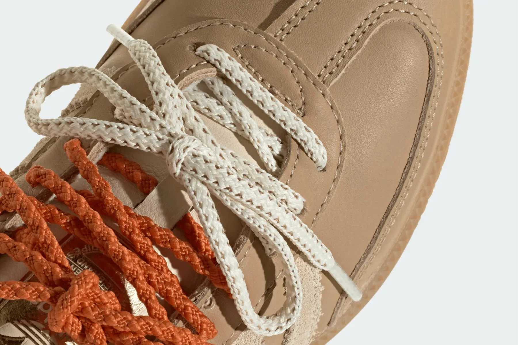 Samba v preobleki Miu Miu: adidas nas je očaral z barvitimi vezalkami in luksuznimi detajli