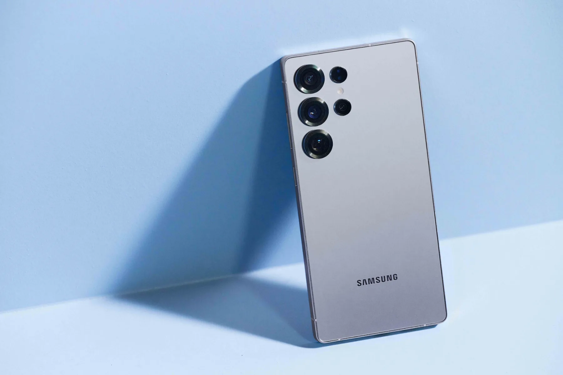 Samsung Galaxy S25 Ultra: vse kar morate vedeti o najbolj zmogljivem pametnem telefonu leta 2025
