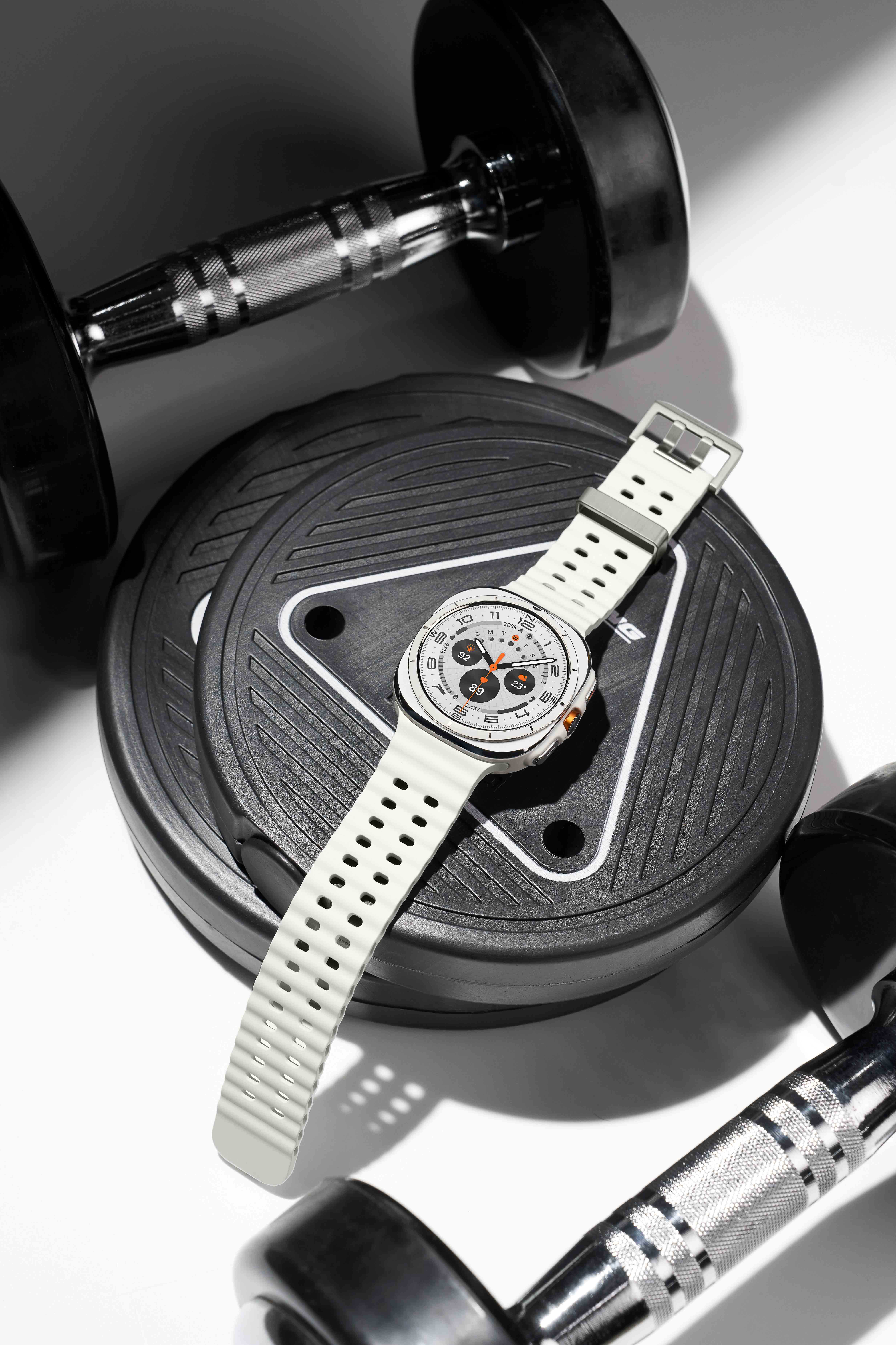 Samsung Galaxy Watch Ultra: je res boljša od Apple Watch Ultra?!