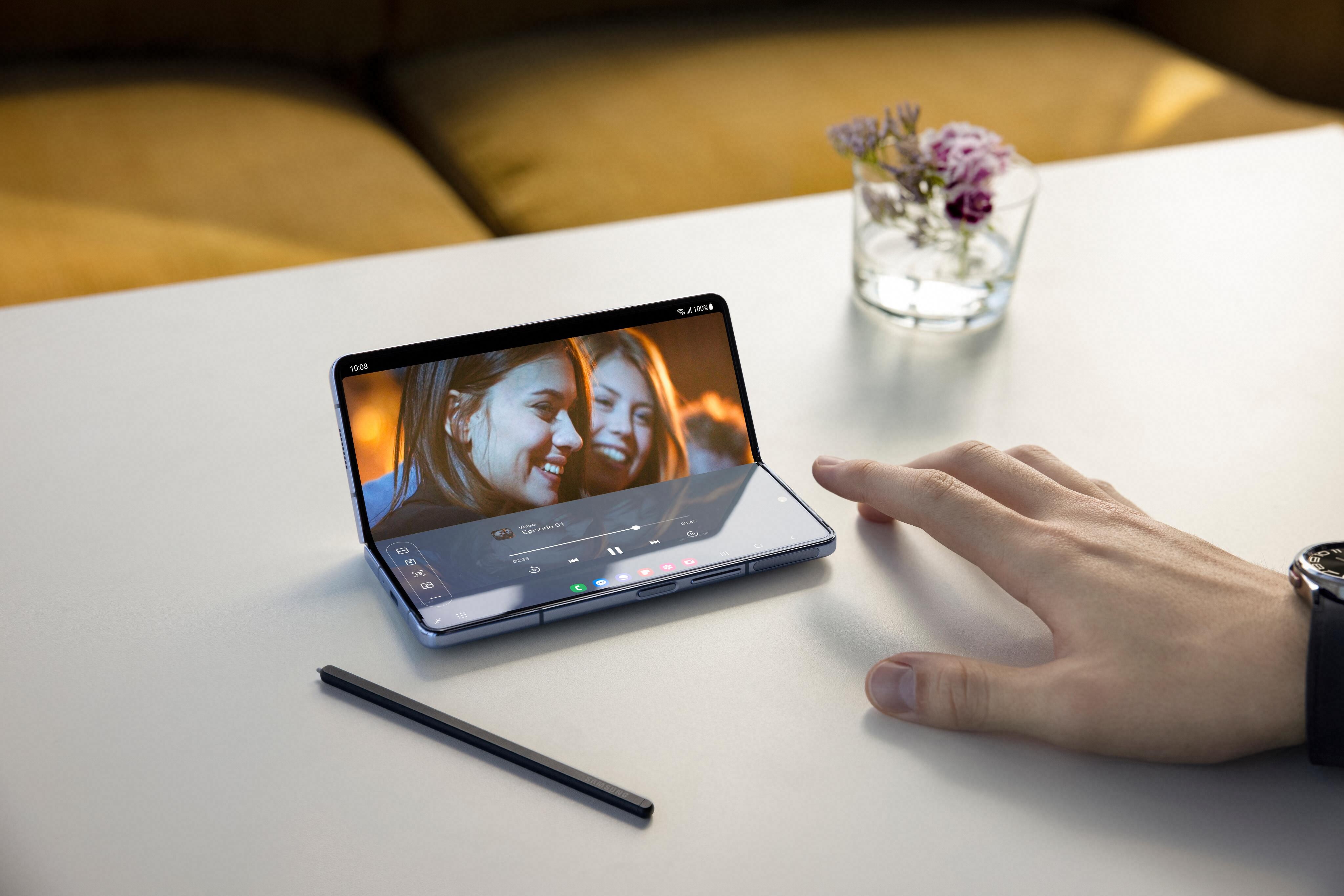 Samsung pisarna brez meja: Kako Galaxy Z serija in GalaxyTab S9 spreminjajo način dela na poti