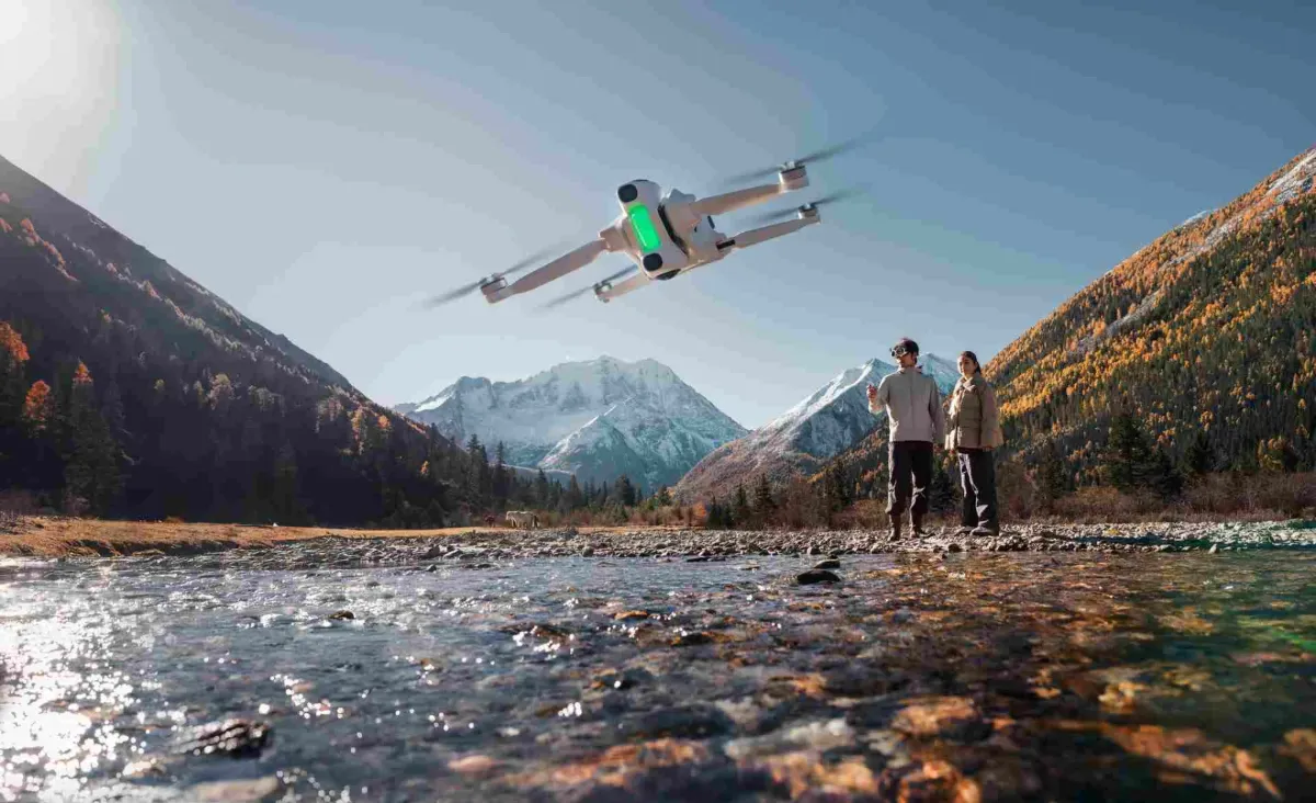 Sanje vsakega športnika: Antigravity A1 je 360-stopinjski dron, ki ga vodite le z gibi roke – slika 3
