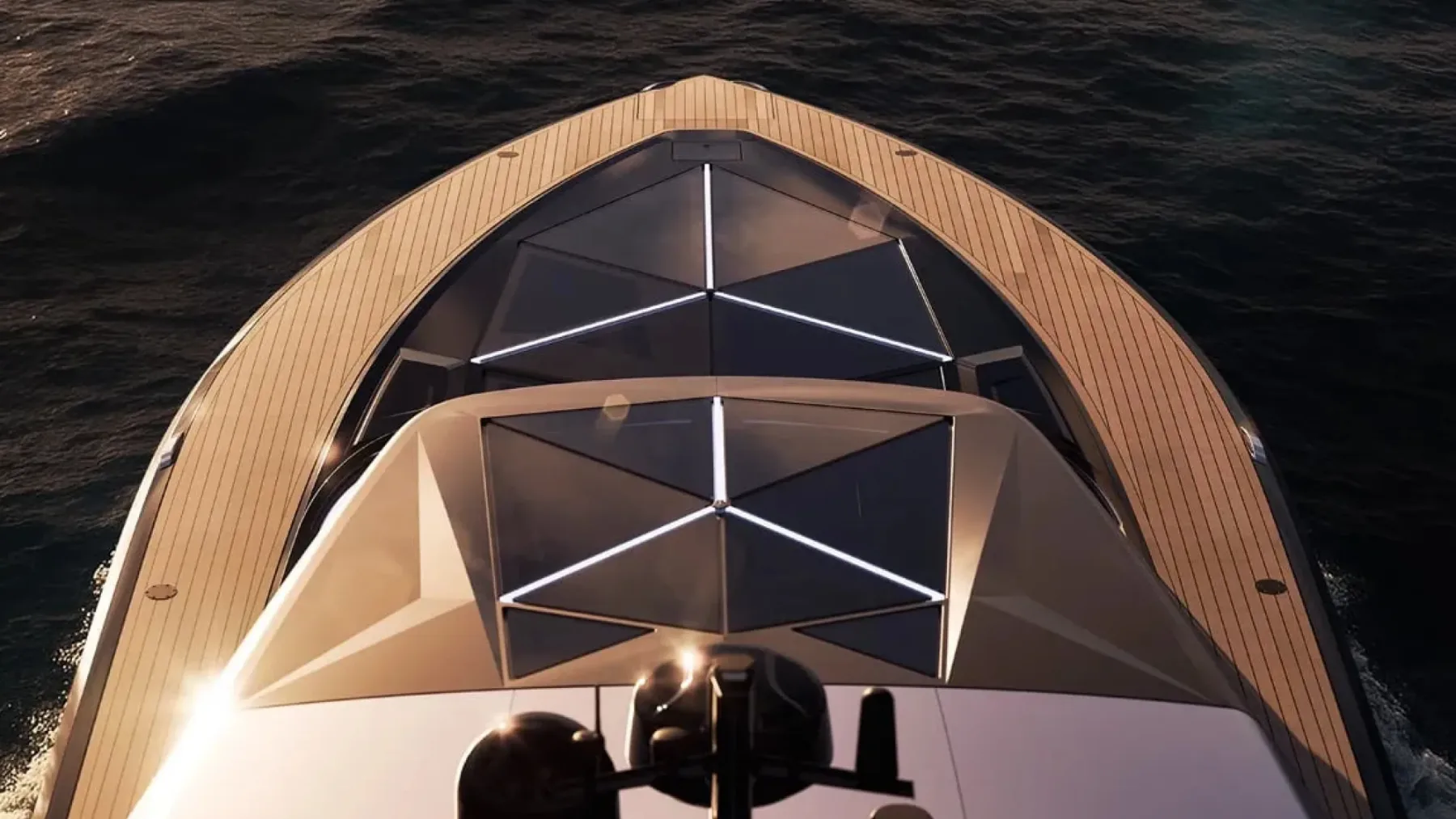 SAY 52: Karbonski lepotec, ki plane po vodi kot raketa v Gucci očalih