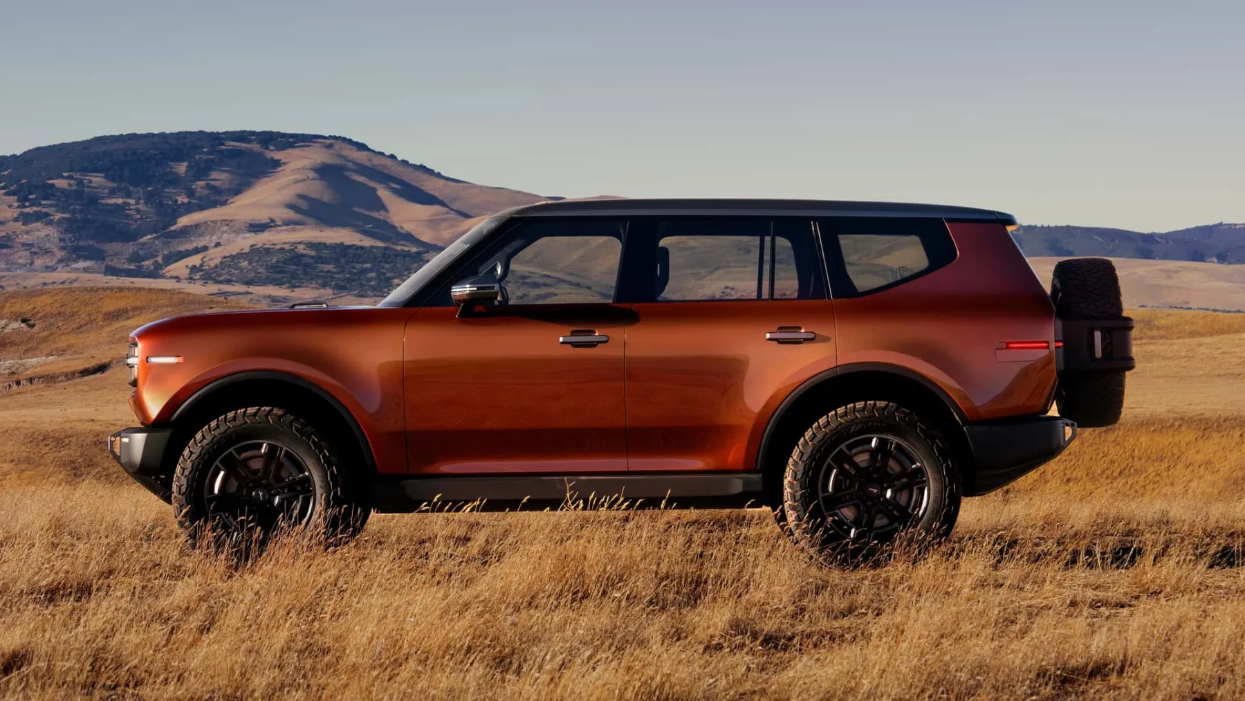 Scout 2025 se vrača: električni terenski vozili – Scout Traveler SUV in Scout Terra Pickup, bosta osvojili divjino z nostalgijo