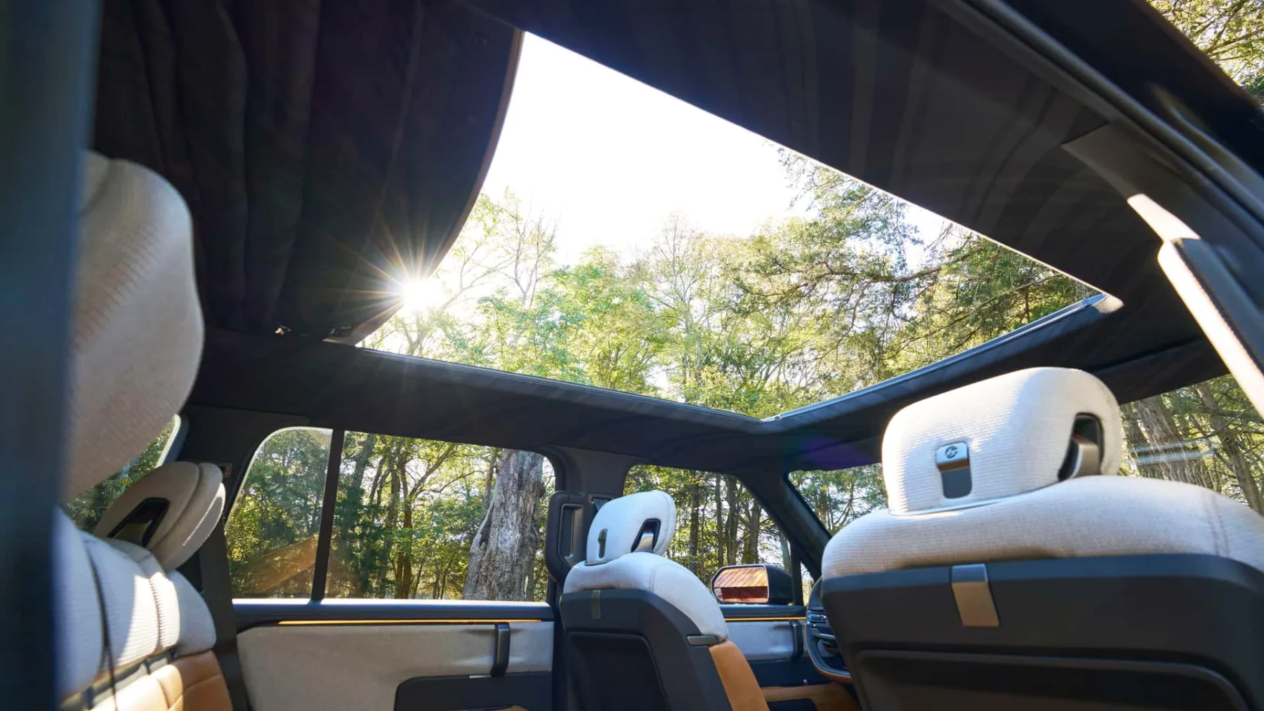 Scout 2025 se vrača: električni terenski vozili – Scout Traveler SUV in Scout Terra Pickup, bosta osvojili divjino z nostalgijo