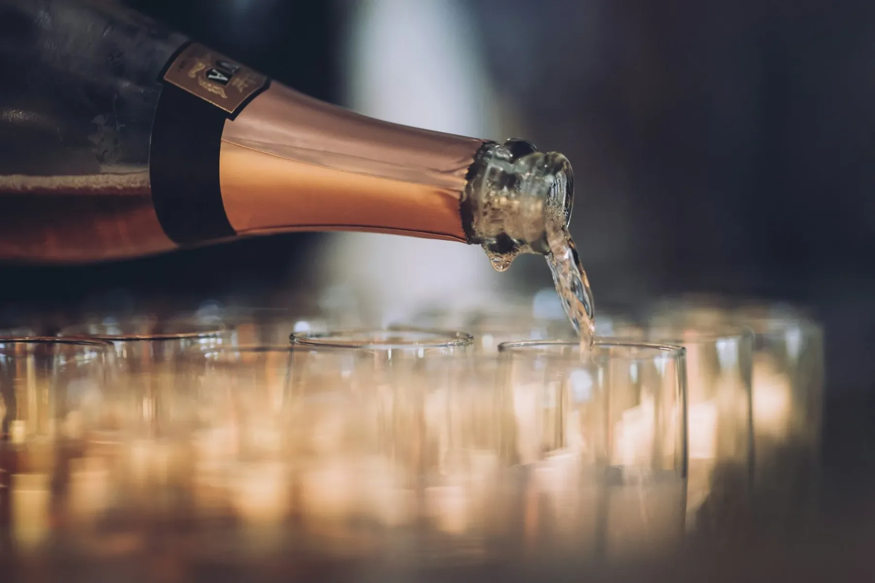 Se zbujate, kot bi vas povozil tovornjak? Teh 5 alkoholnih pijač najbolj uničuje vaše možgane