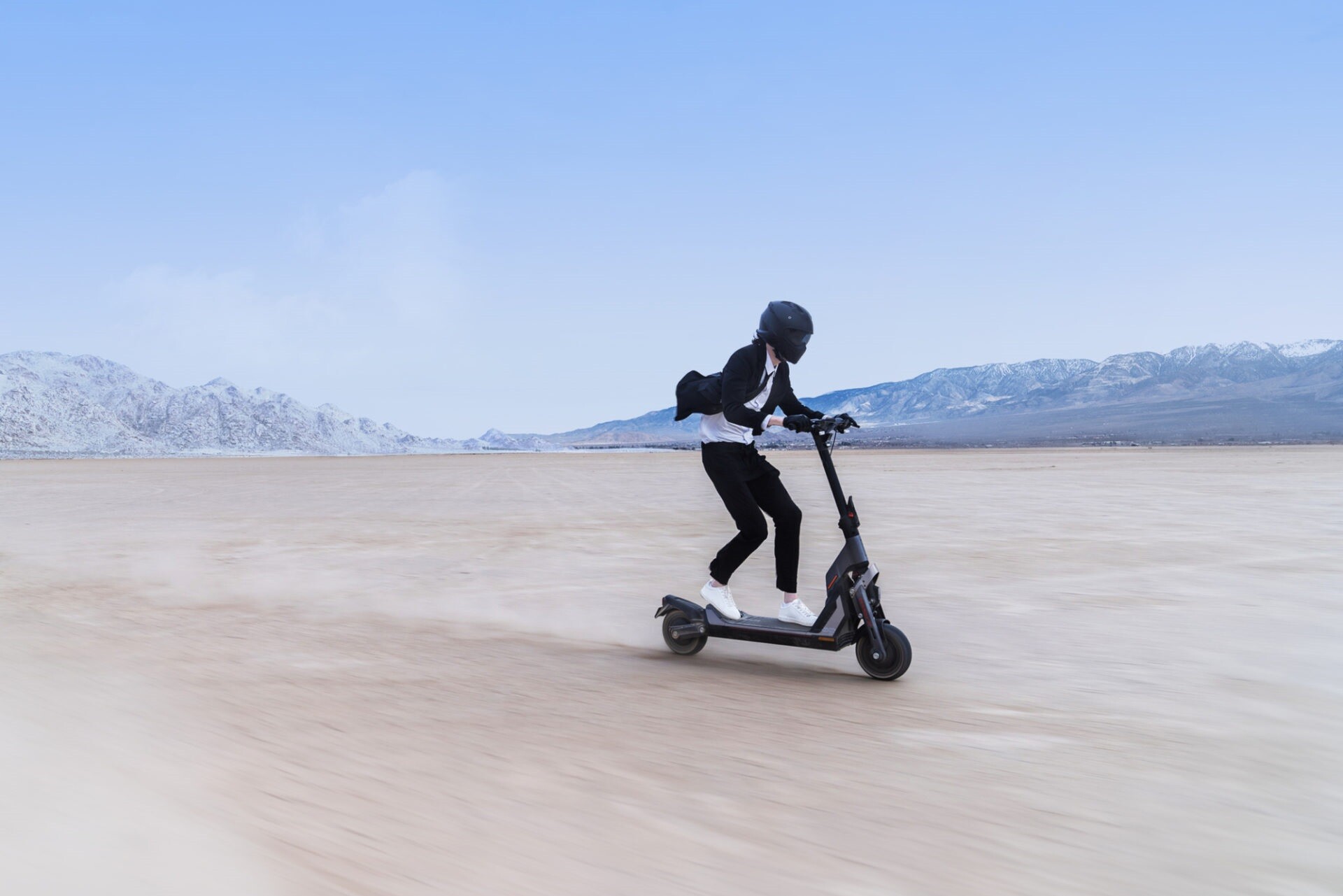 Segway GT serija cestnih električnih skirojev je grozljivo hitra in izjemno nelegalna