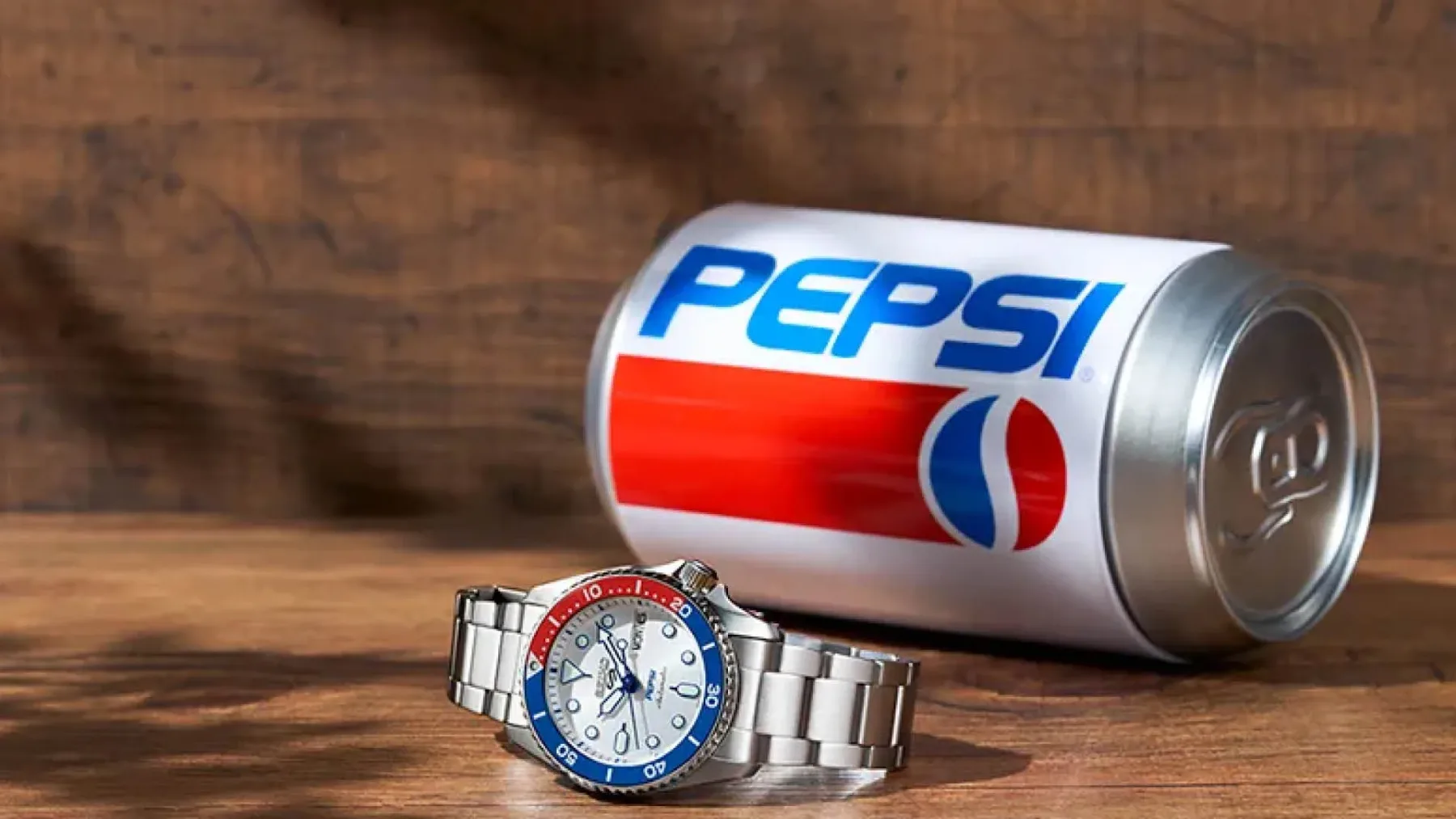Seiko 5 Sports Pepsi Limited Edition 2025: Seiko je »Pepsi« naredil uraden – končno lahko srkaš uro, gledaš pločevinko ter se smejiš Rolex