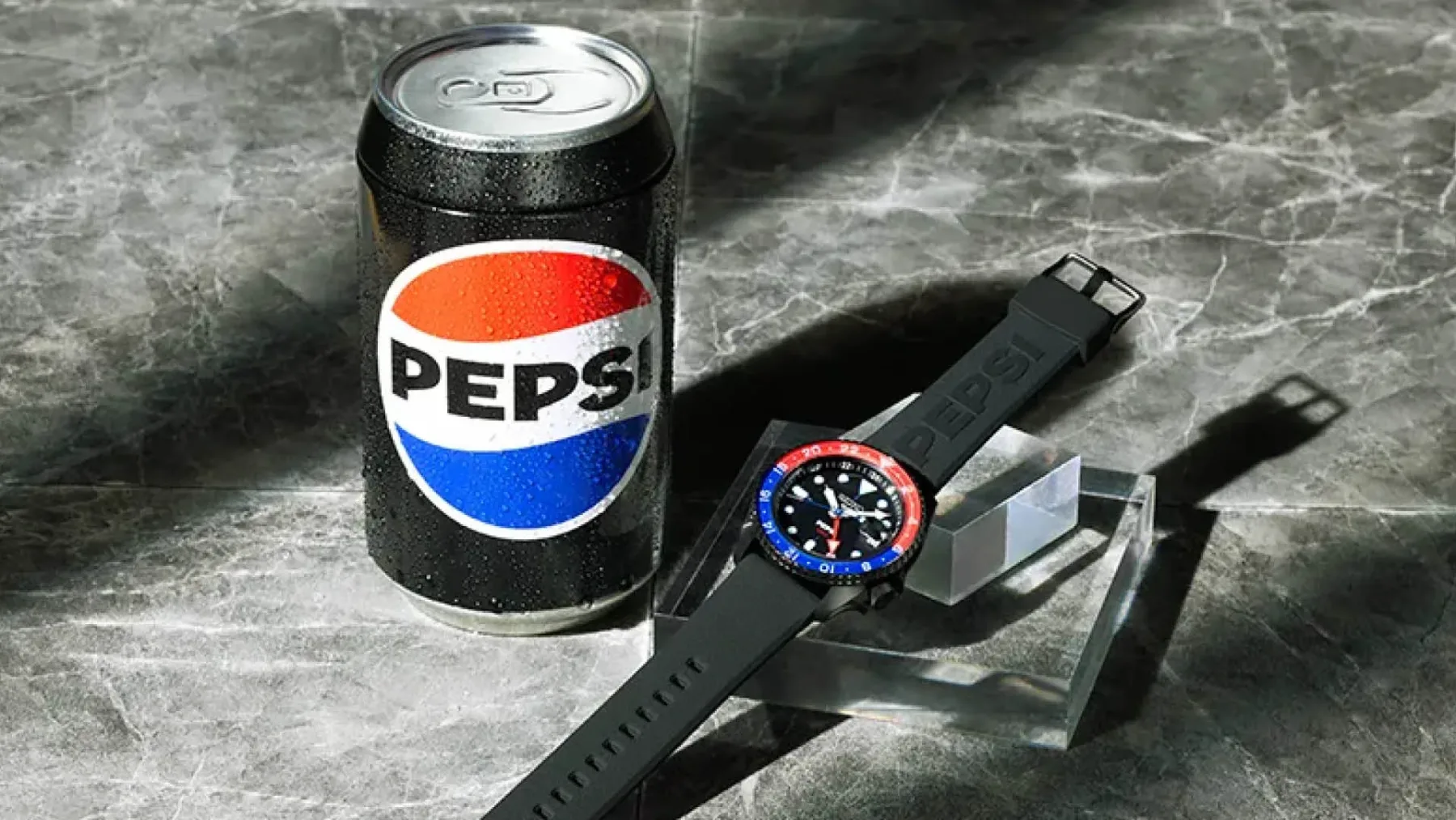 Seiko 5 Sports Pepsi Limited Edition 2025: Seiko je »Pepsi« naredil uraden – končno lahko srkaš uro, gledaš pločevinko ter se smejiš Rolex
