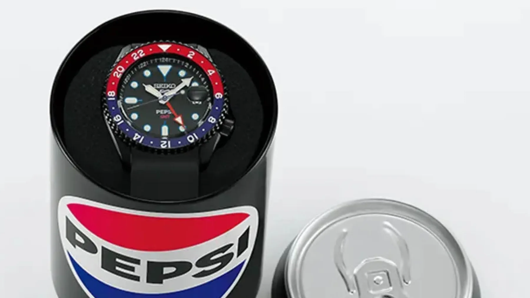 Seiko 5 Sports Pepsi Limited Edition 2025: Seiko je »Pepsi« naredil uraden – končno lahko srkaš uro, gledaš pločevinko ter se smejiš Rolex