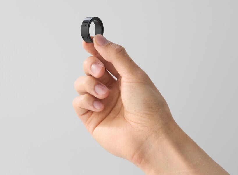 Šepetanje umetni intelignci: WIZPR RING – pametni prstan za komunikacijo z AI