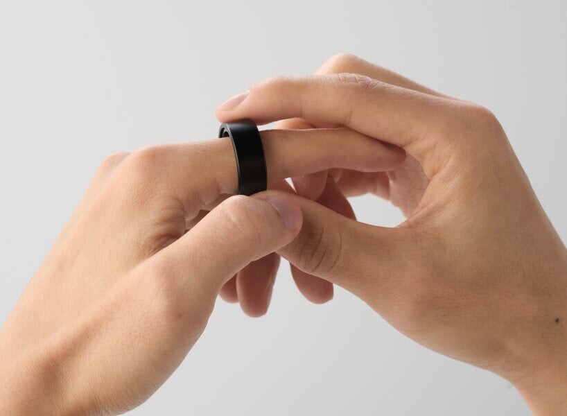 Šepetanje umetni intelignci: WIZPR RING – pametni prstan za komunikacijo z AI